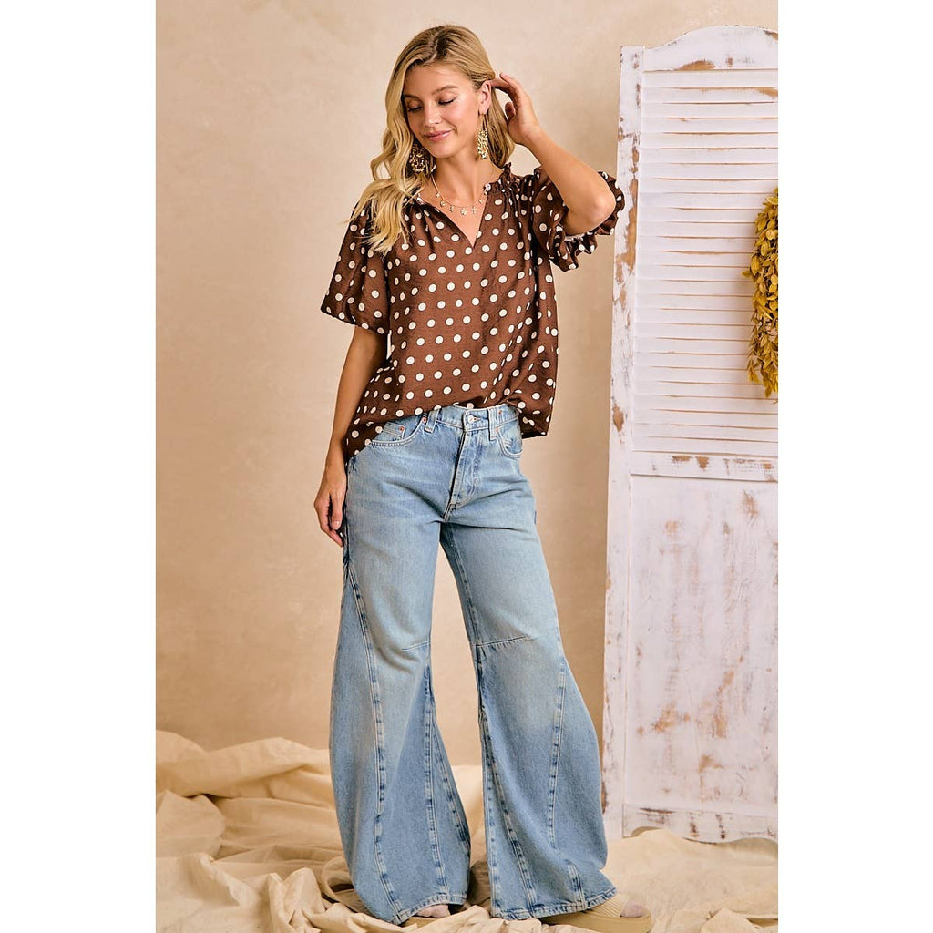 DK MOCHA/IVORY POLKA DOT PRINTED WOVEN RUFFLED V NECK TOP