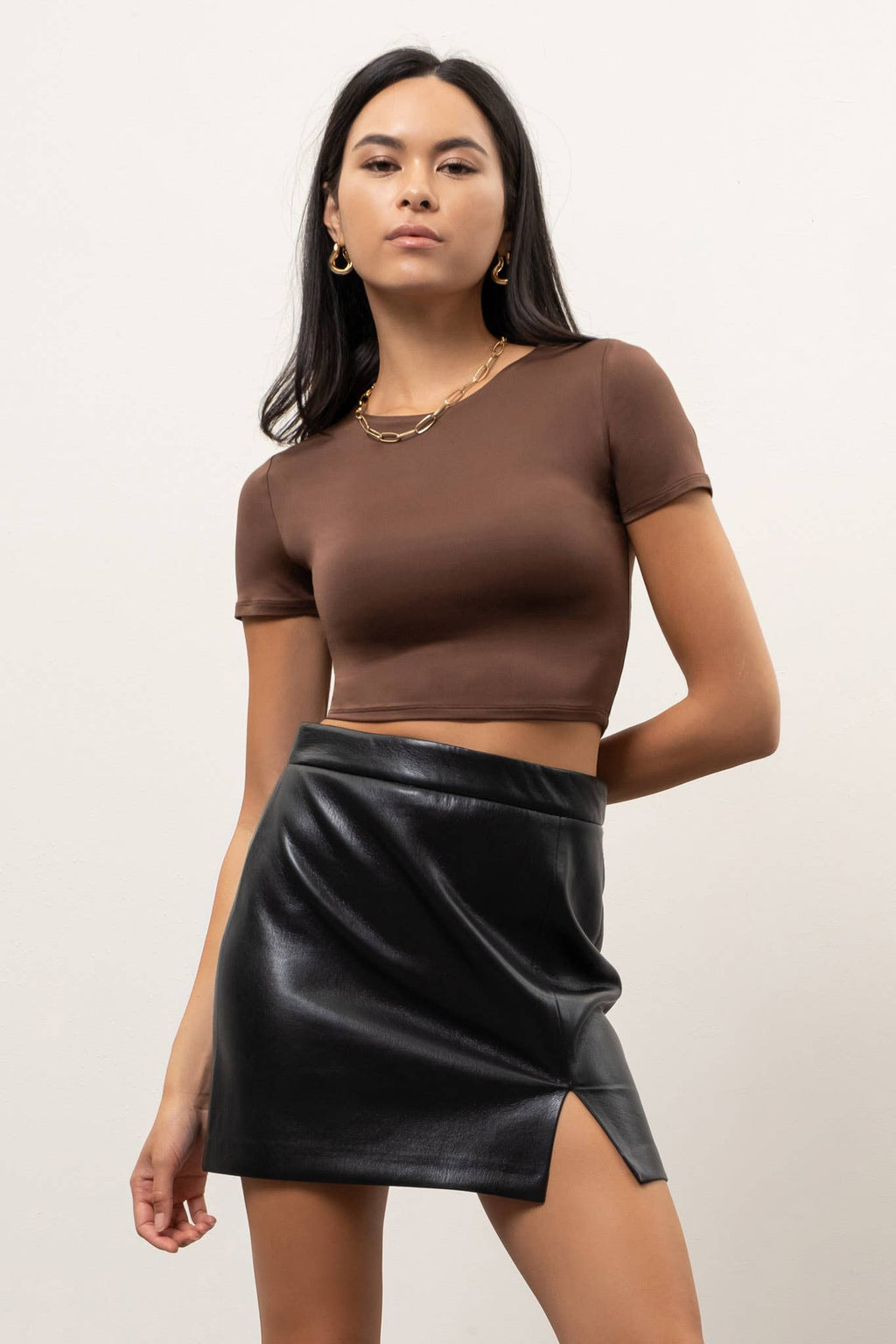 ROUND NECK SHORT SLEEVE CROP TOP