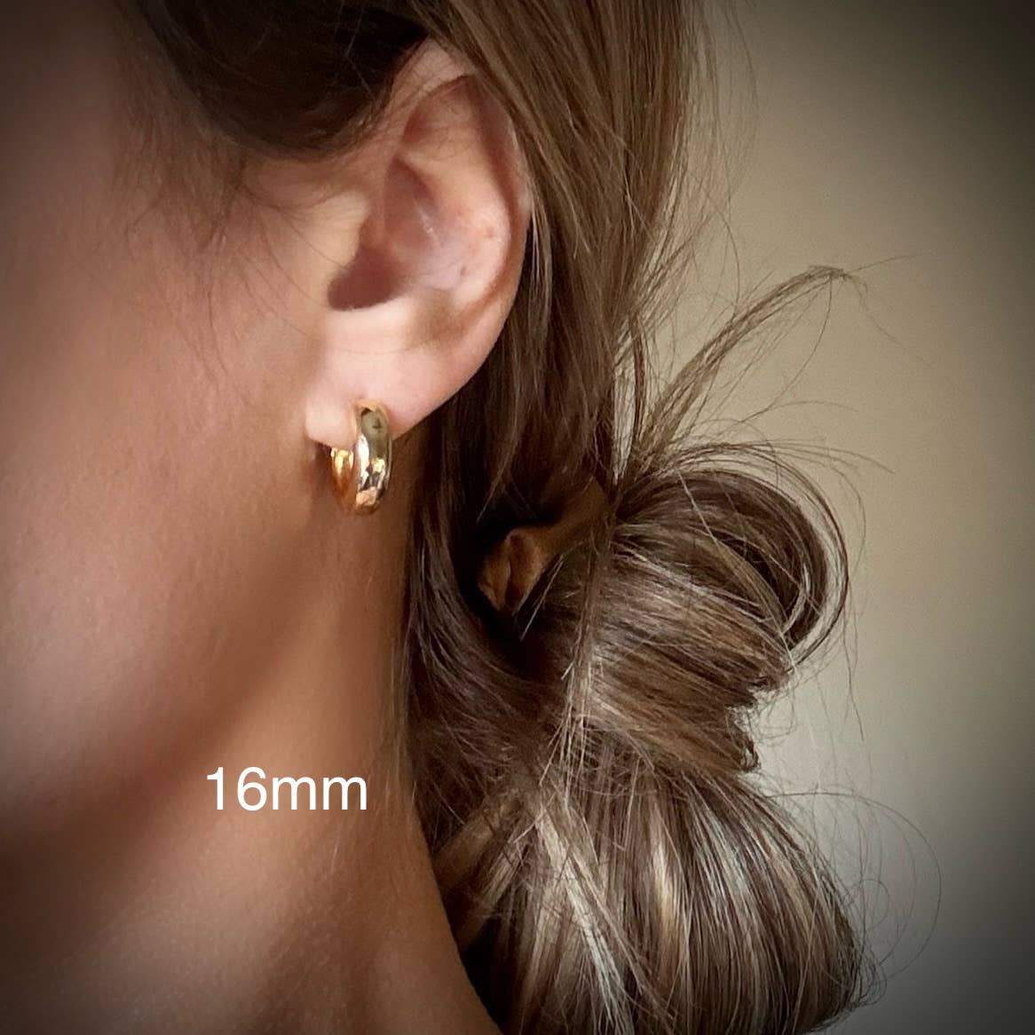 CHUBBIE HOOPS | gold | everyday hoop earrings | clasp hoops: 16mm