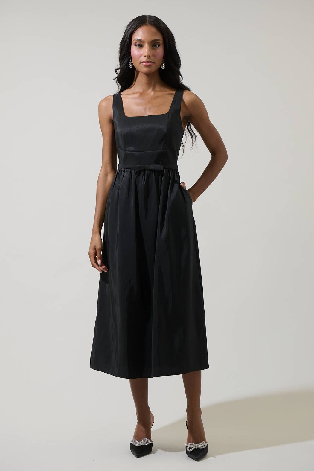 Alani Clio Pleated Midi Dress: Black