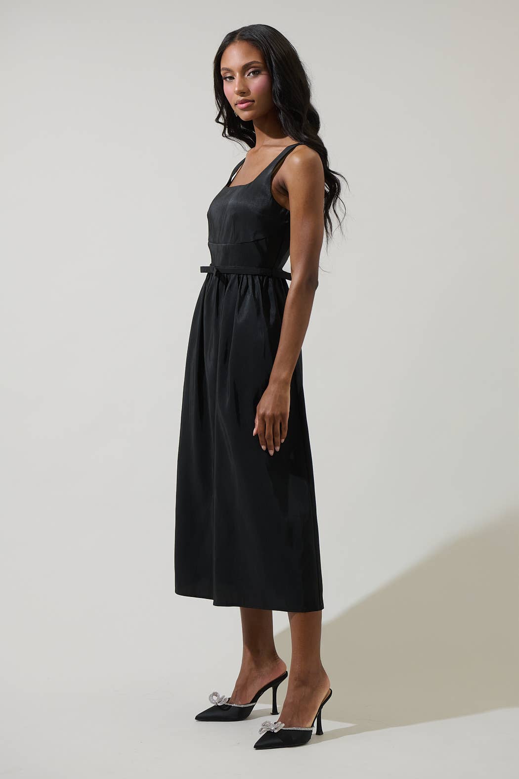 Alani Clio Pleated Midi Dress: Black