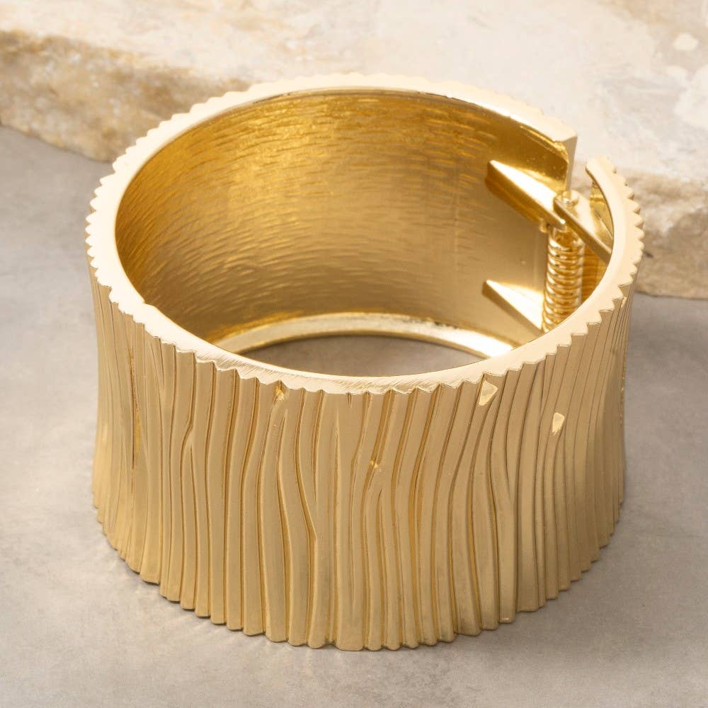 Wide Ribbed Stripe Hinged Bangle Bracelet: GD
