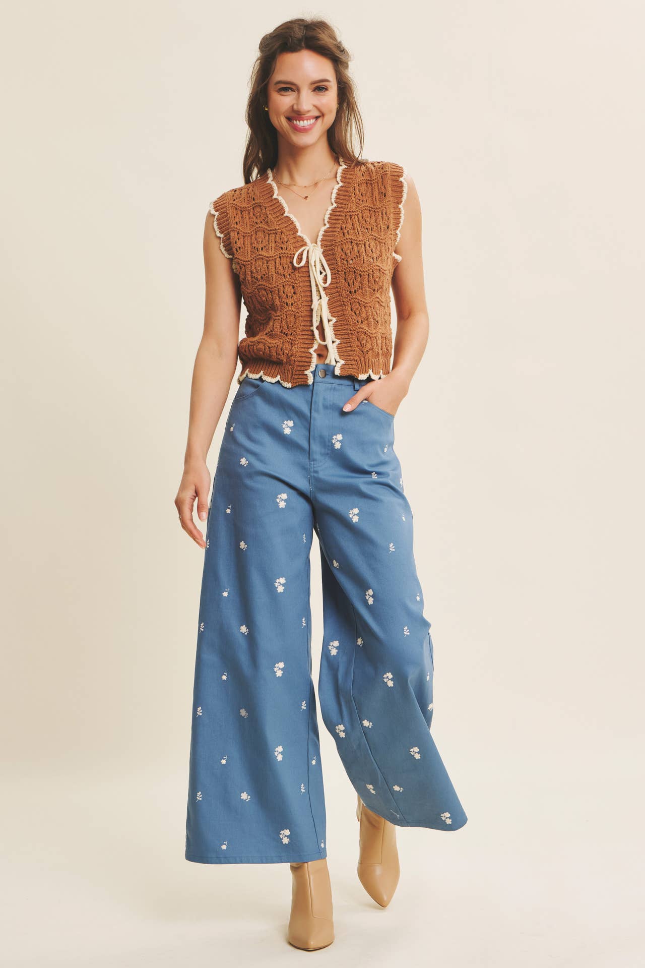 CROCHET SWEATER VEST W/ BOW DETAILS MOCHA