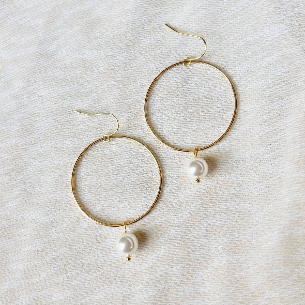 ON MY WAY! PEARL HOOP EARRINGS | Swarovski pearl earrings