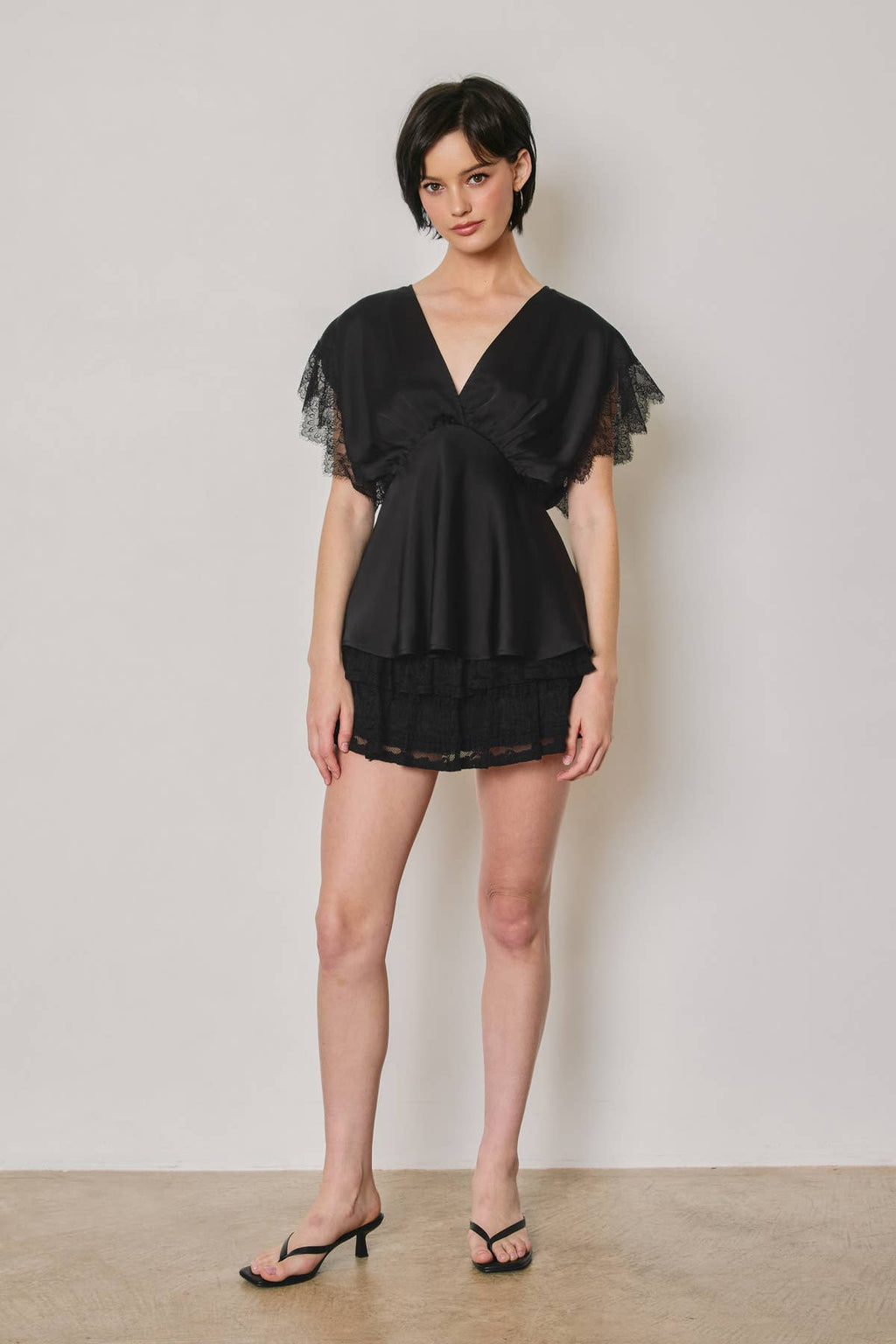 Satin Lace V Neck Blouson Top: BLACK