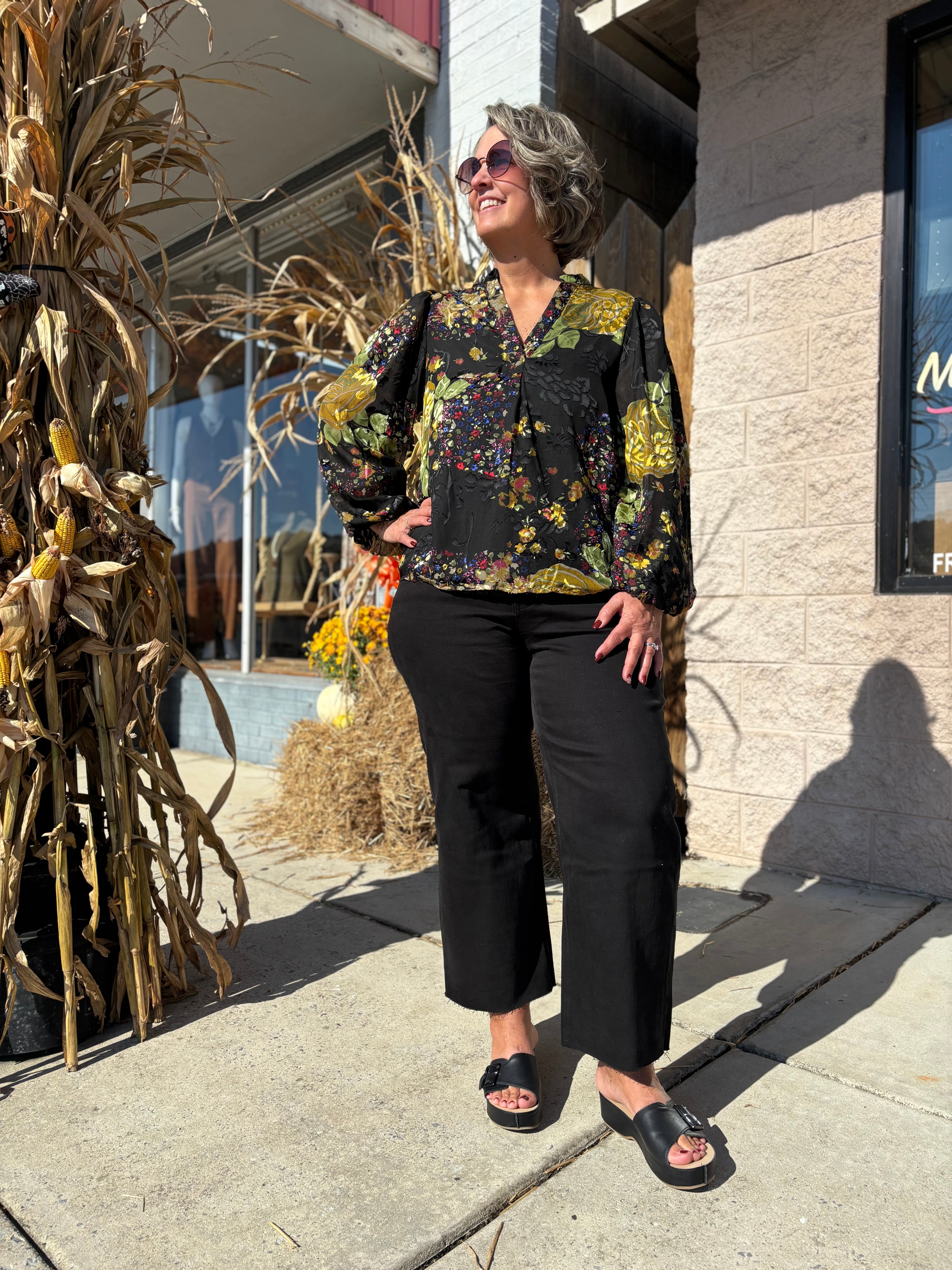 BLACK PUFF SLEEVE FLORAL TOP