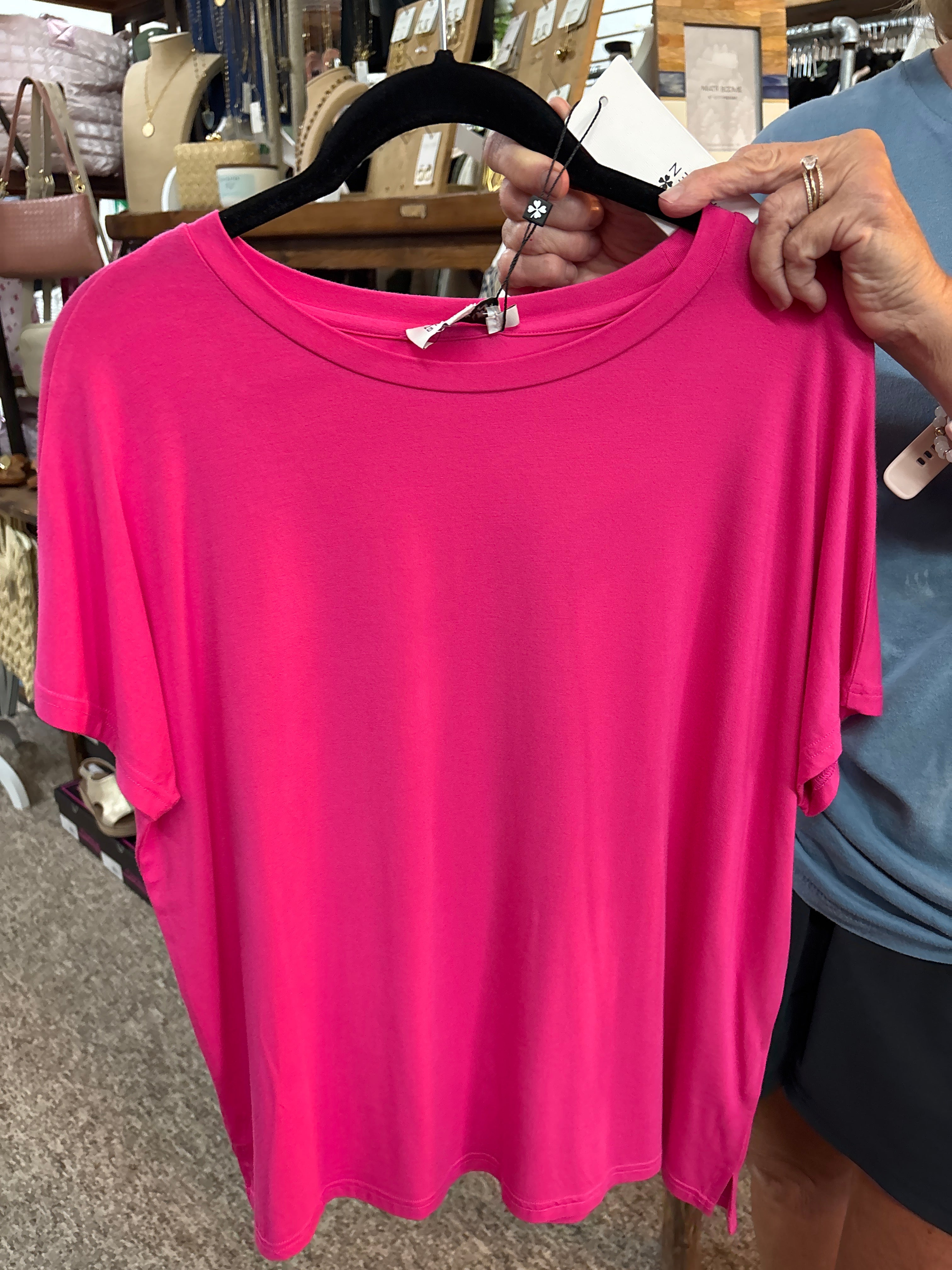 PINK TEE Molly Bracken