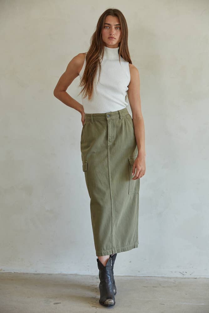 Knit Turtleneck Sleeveless Pullover Top: Off White