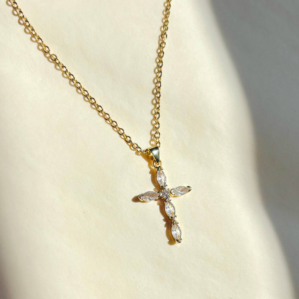 STATEMENT CRYSTAL CROSS NECKLACE | diamond cross necklace
