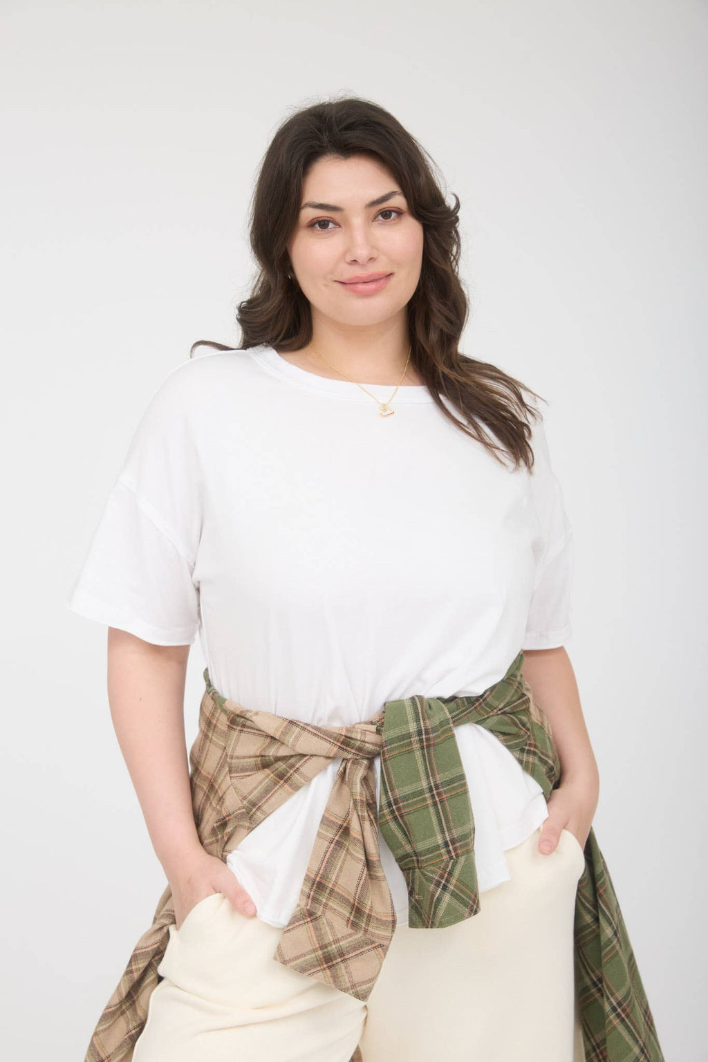 PLUS ROUND NECK SHORT SLEEVE EXPOSED SEAM KNIT TOP: WHITE