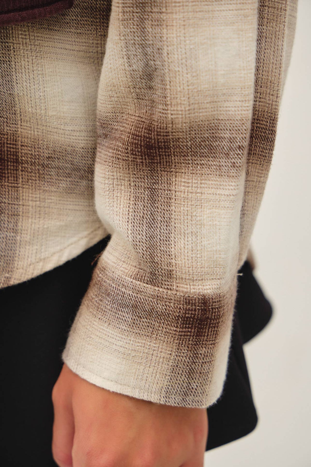 BROWN FLANNEL PLAID BUTTON UP SHIRT