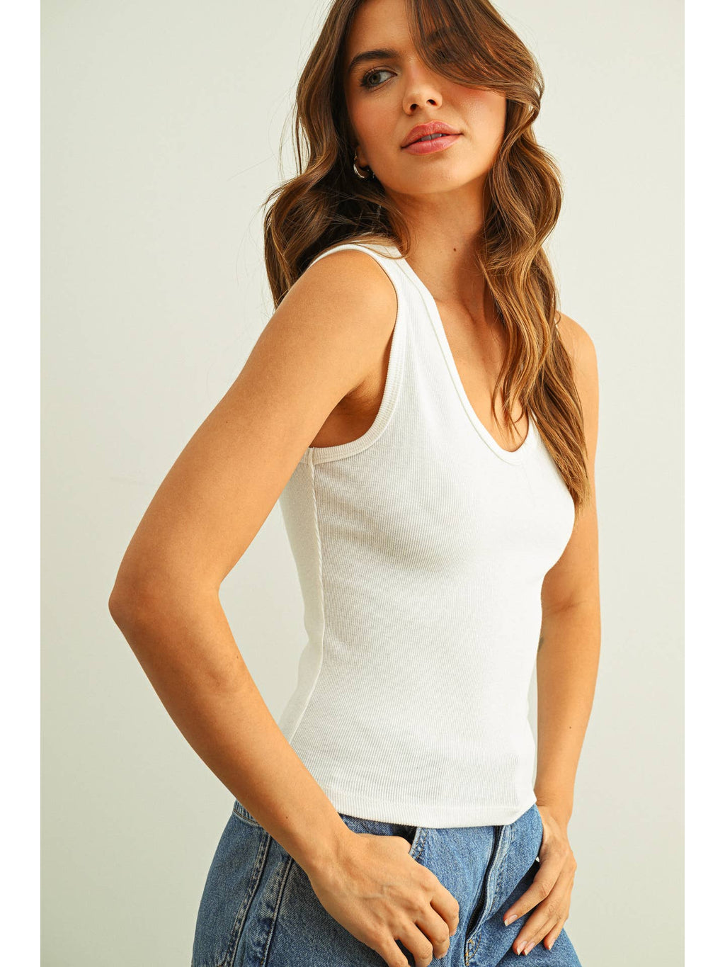 U-Neck Shape Ribbed Top white
