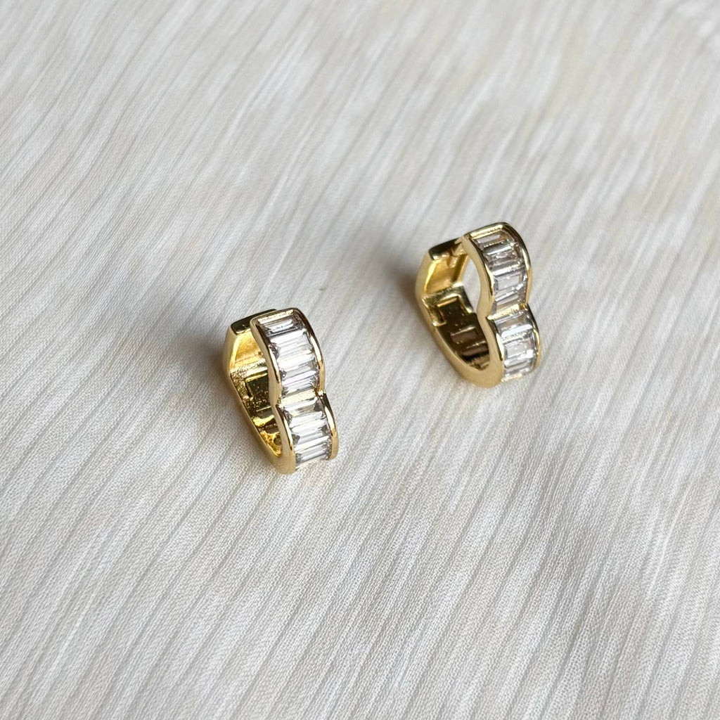 CRYSTAL HEART HOOPS |18k gold | clasp heart huggie hoop