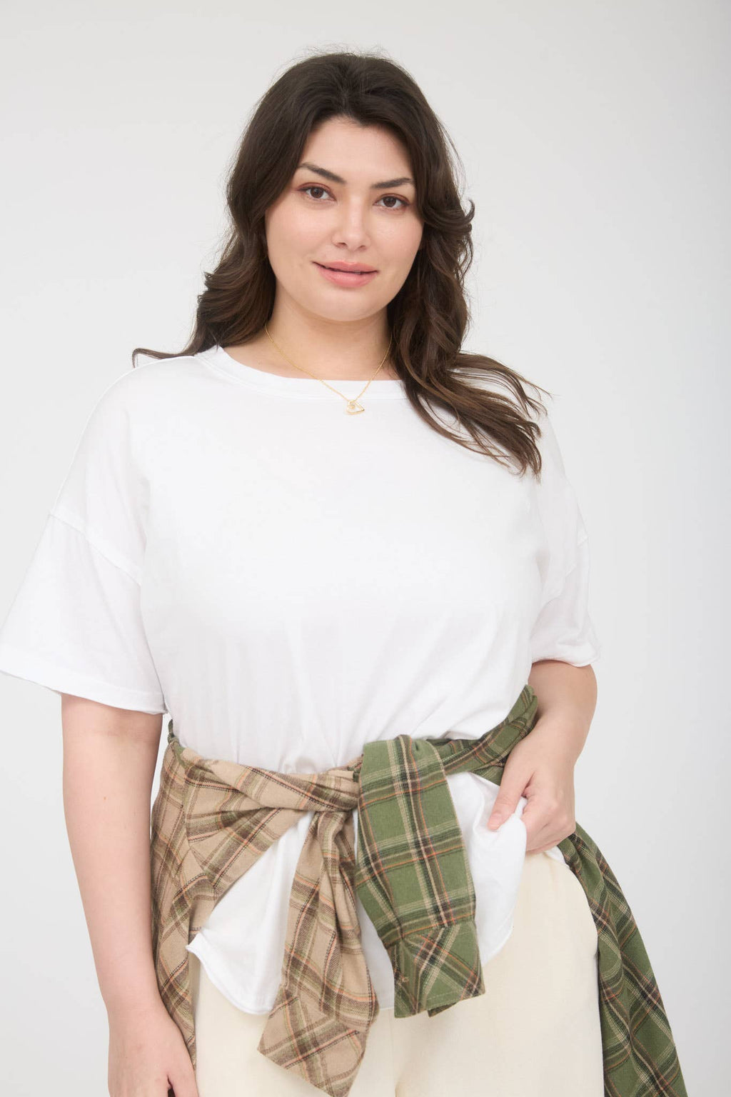 PLUS ROUND NECK SHORT SLEEVE EXPOSED SEAM KNIT TOP: WHITE