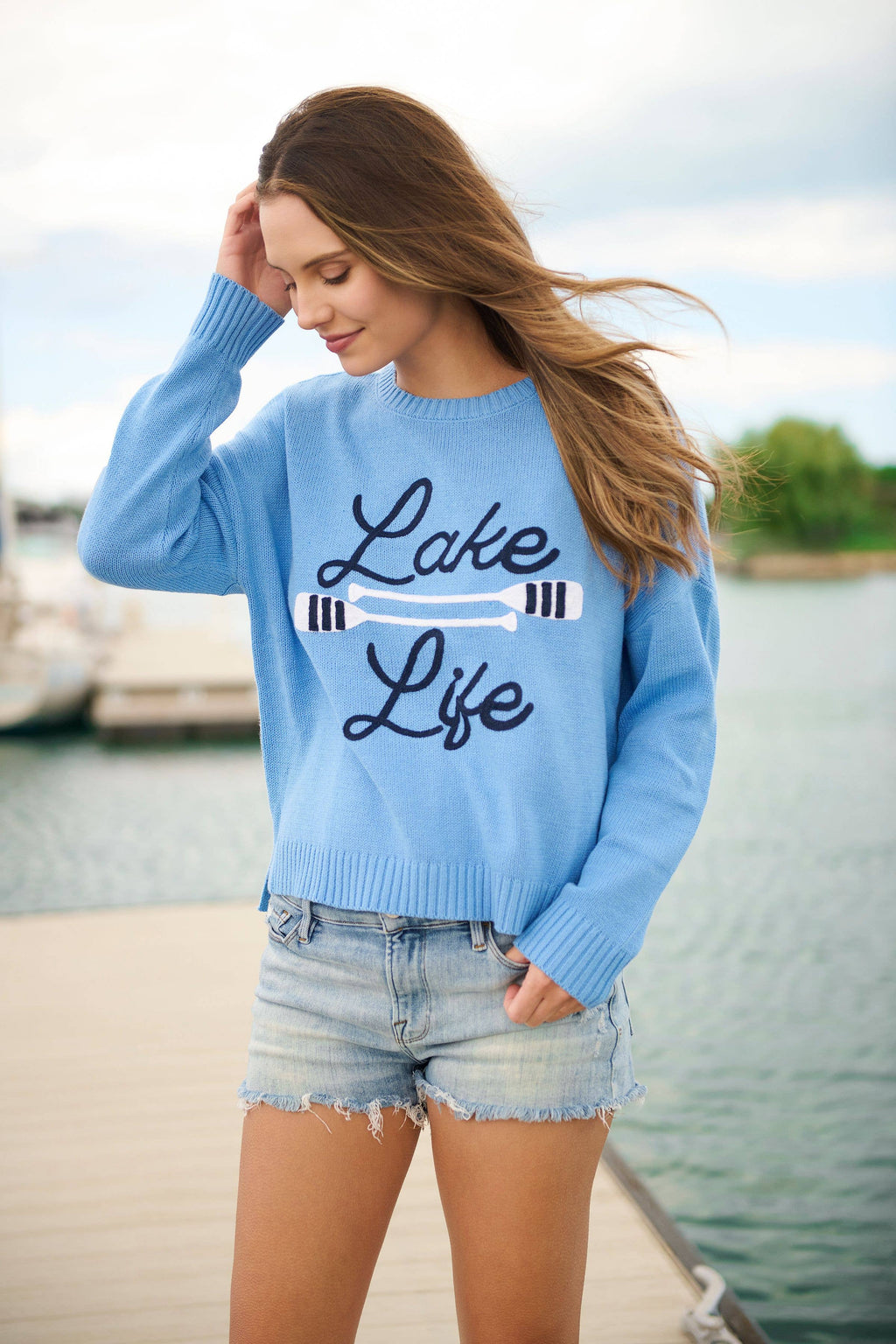 "LAKE LIFE" RELAXED FIT SWEATER: SMALL