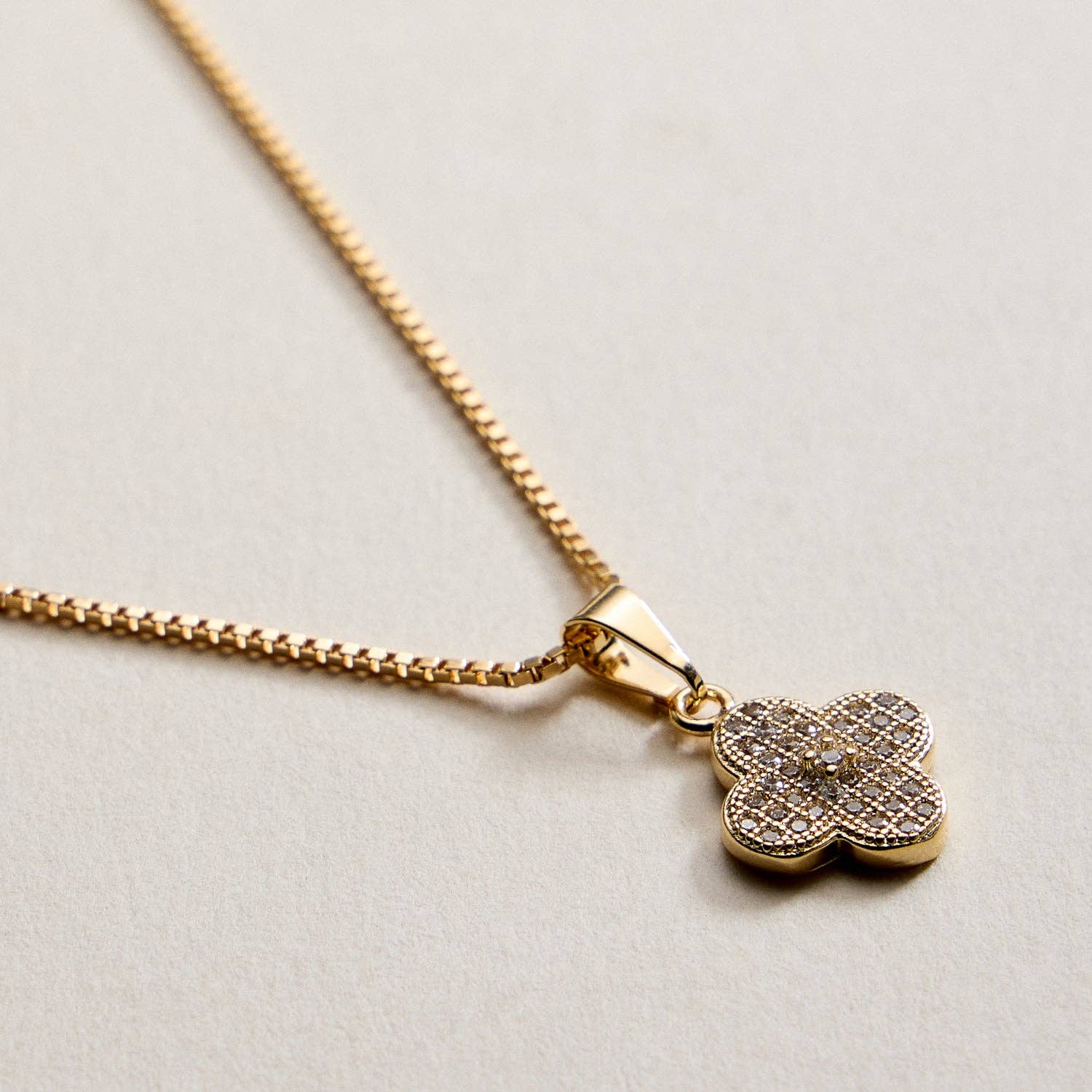 Gold Filled Clover Pendant Necklace with Box Chain: GD / ONE