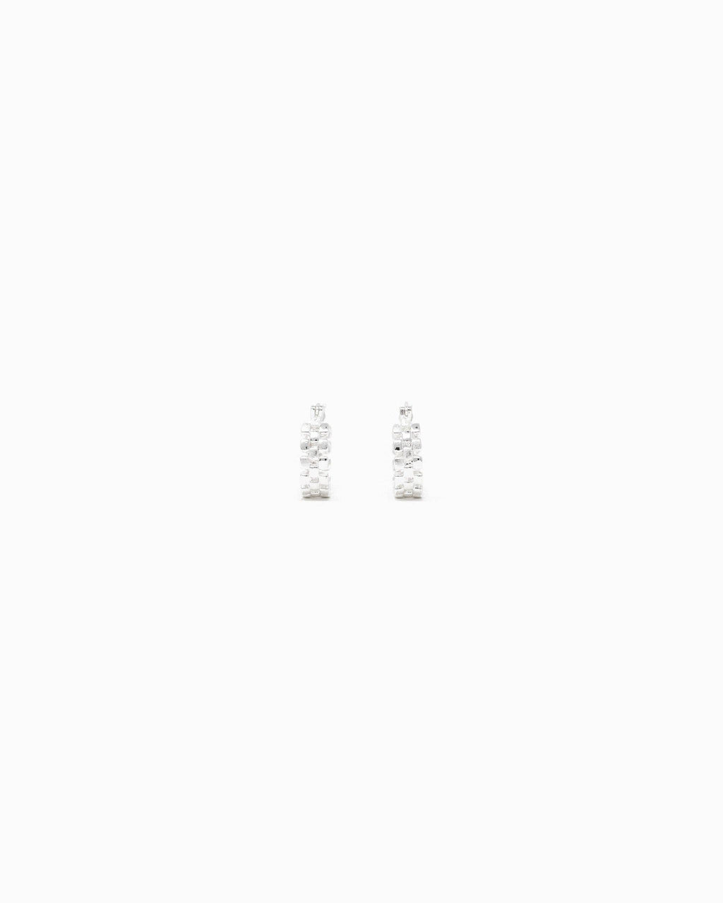 Checkered Pattern Cutout Hoop Earrings: Gold