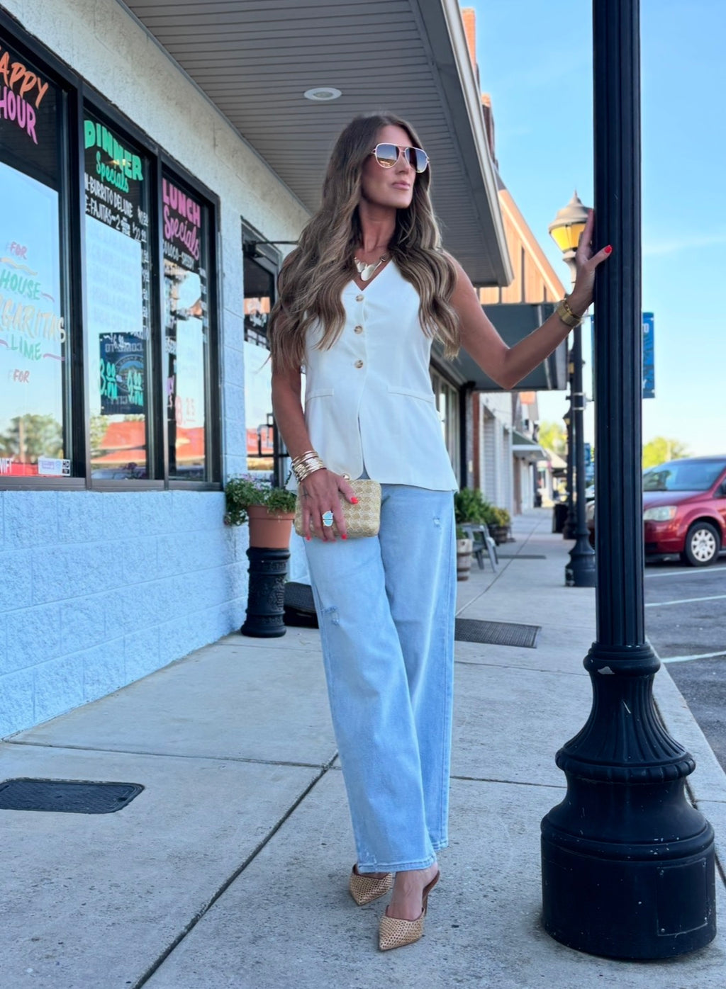 WHITE VNECK SLEEVELESS VEST