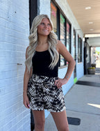 BLACK CREAM WOVEN SHORTS