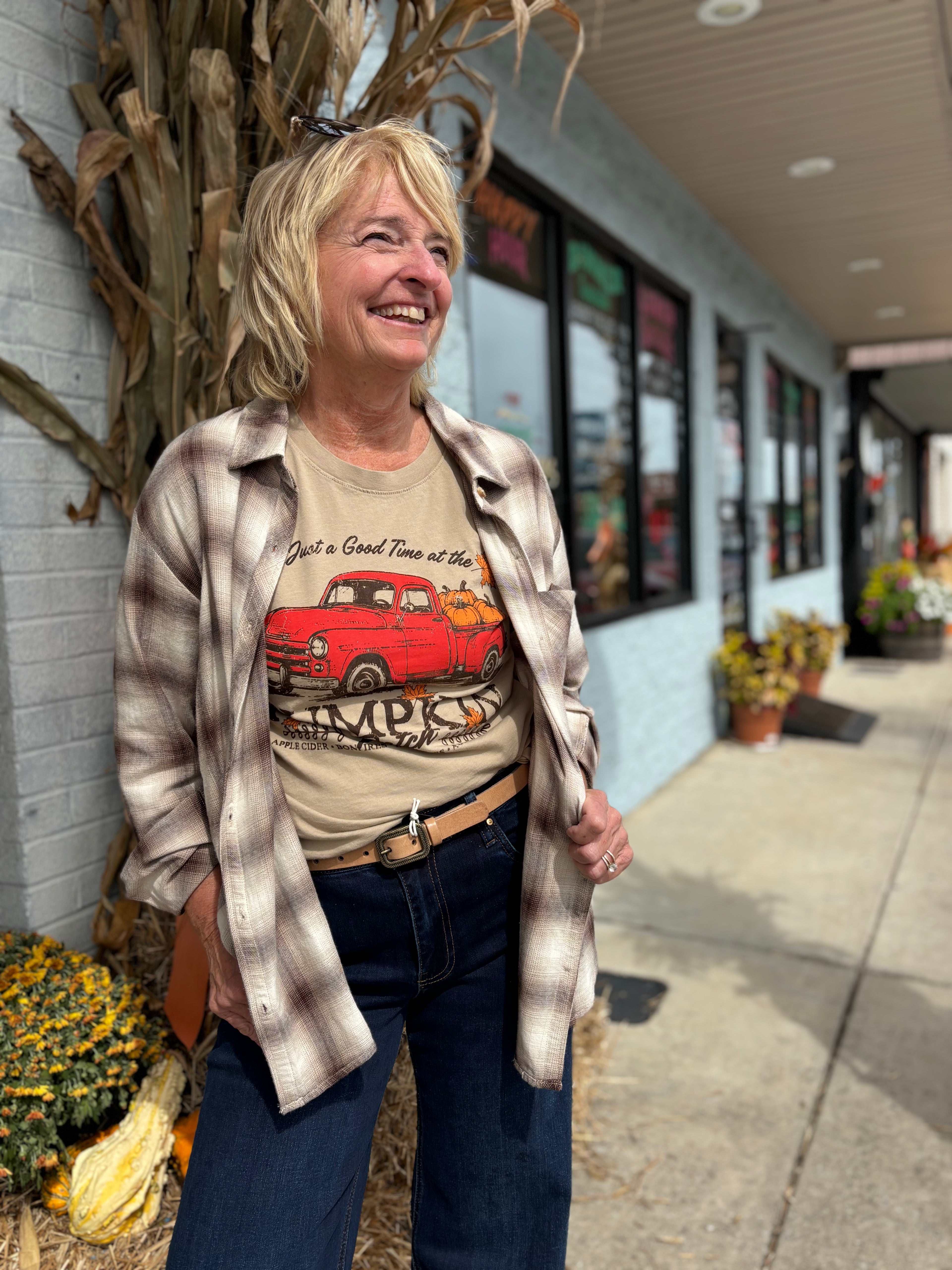 TAUPE PUMPKIN PATCH WASHED GRAPHIC TEE