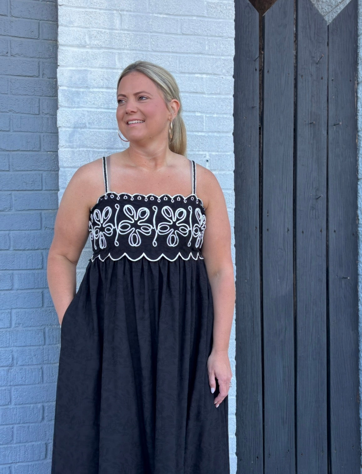 BLACK/IVORY Embroidered Maxi Dress with Contrast Detail