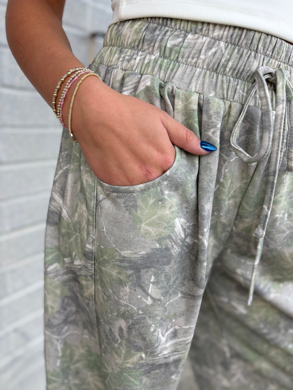 Camo Print Casual Knit Barrel Pants: OLIVE MIX