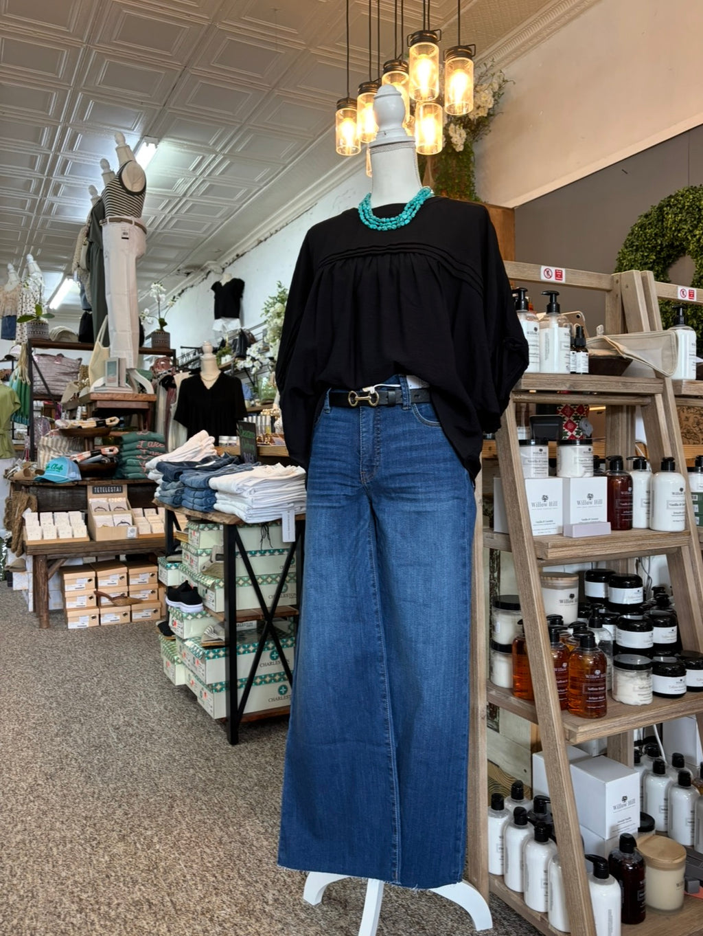 BLACK FLOWY SHORT SL BLOUSE