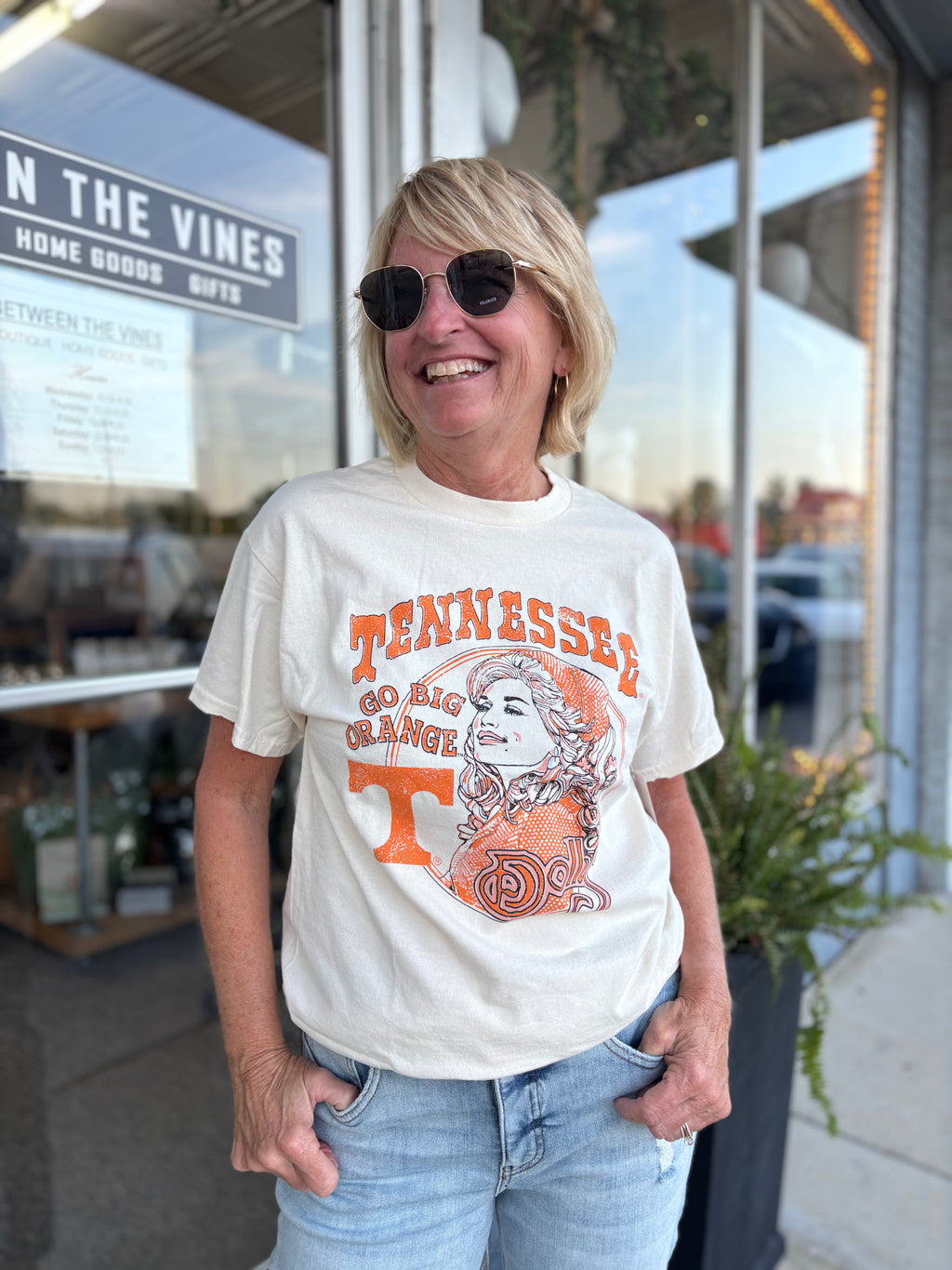 OFF WHITE DOLLY PARTON GO BIG ORANGE SCARF THRIFTED TEE – LIVY LU