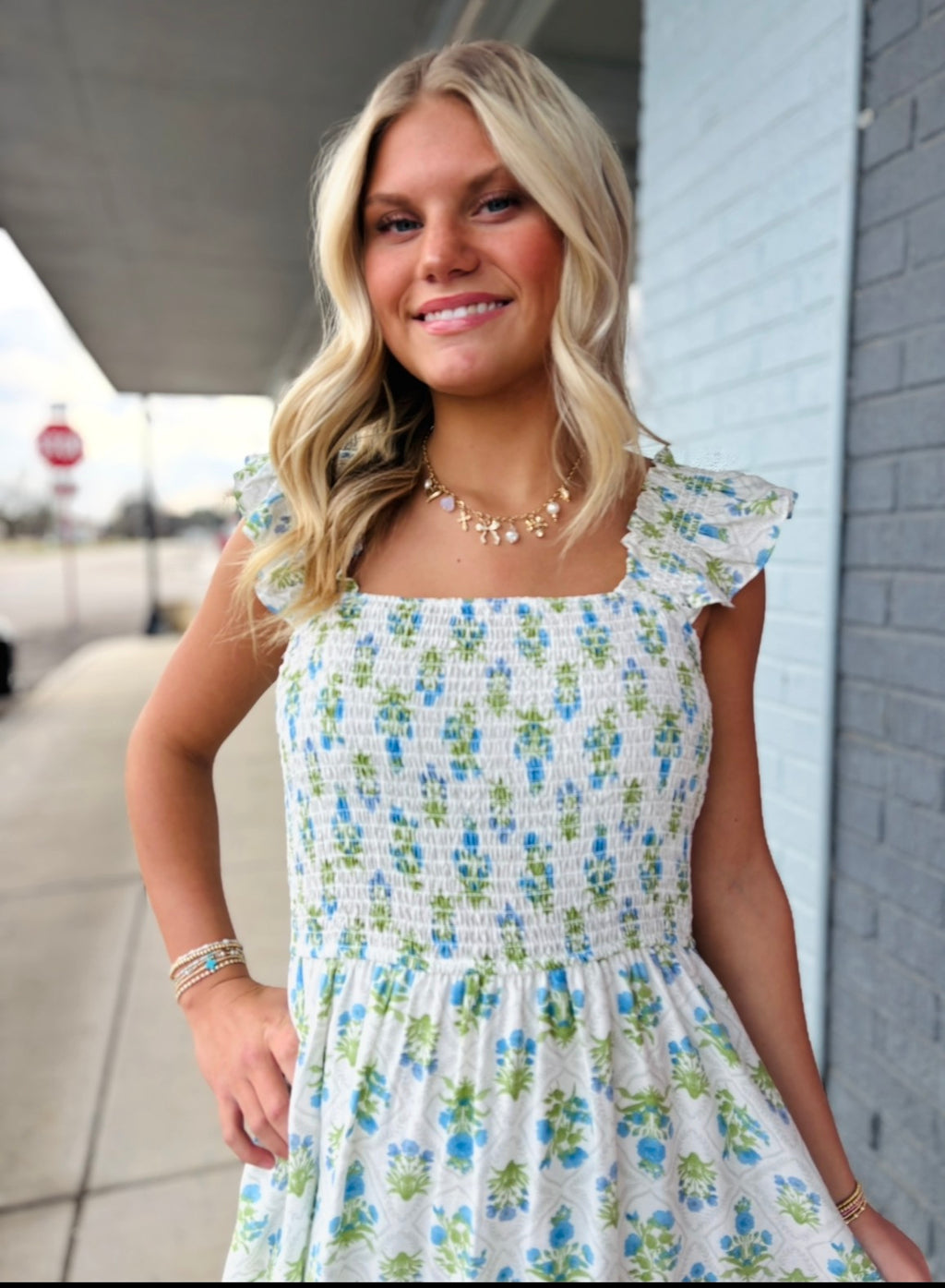FLORAL TILE PATTERN SMOCKED SLEEVELESS MIDI DRESS: BLUE MULTI