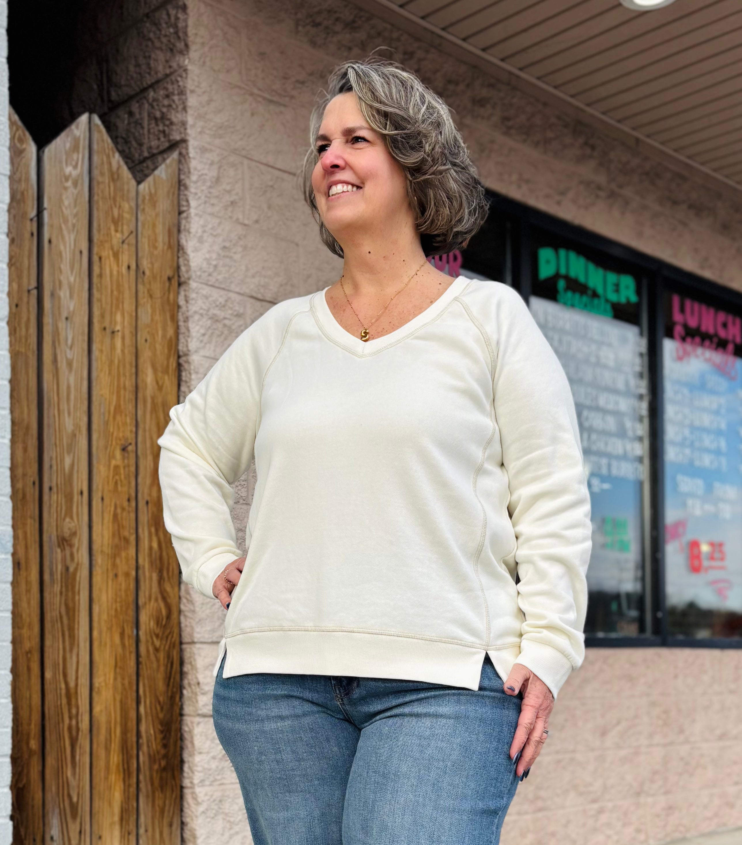 IVORY RUBY SWEATSHIRT