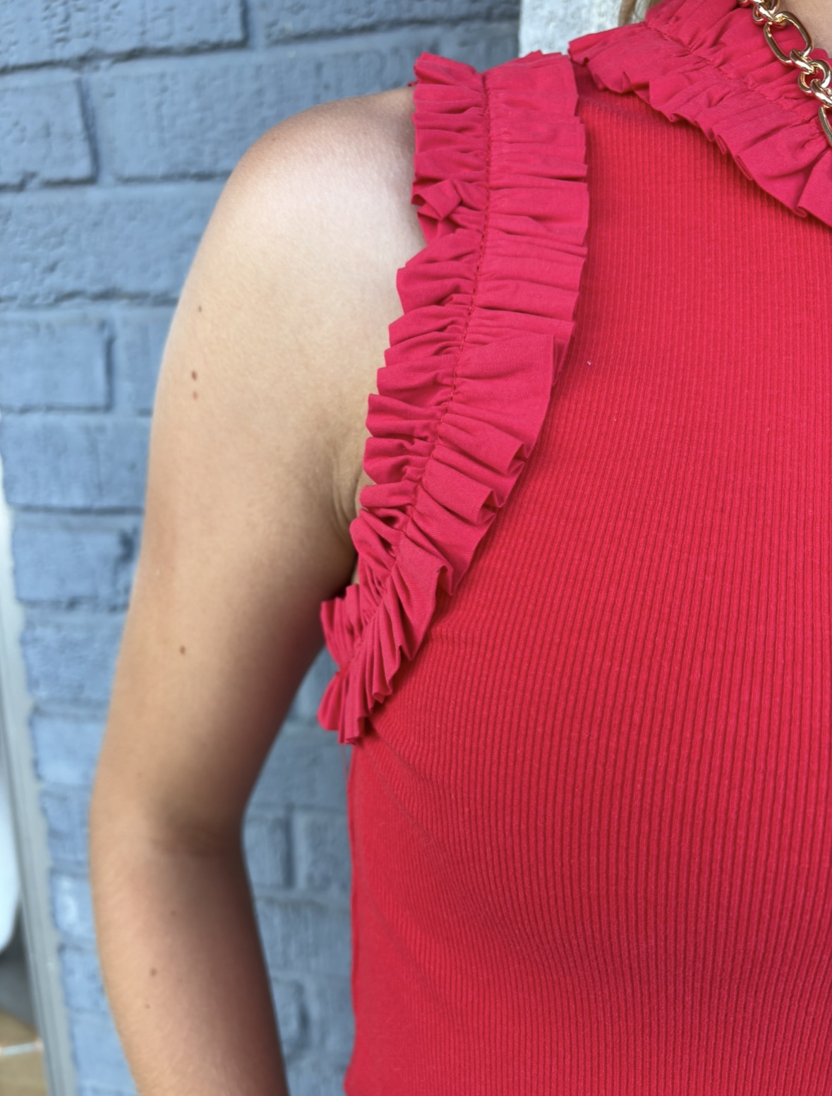 RED RUFFLE TOP