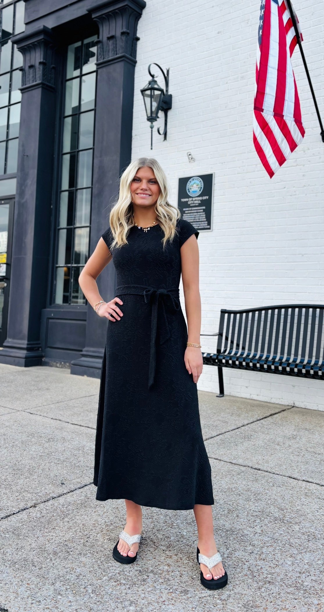 BLACK BELTED SHORT SLEEVE JACQUARD MIDI DRESS