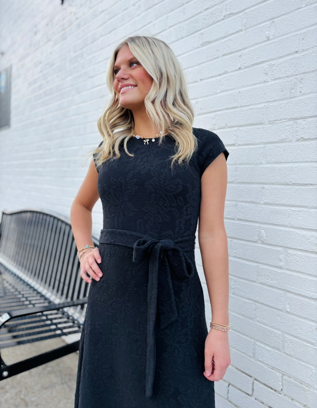BLACK BELTED SHORT SLEEVE JACQUARD MIDI DRESS