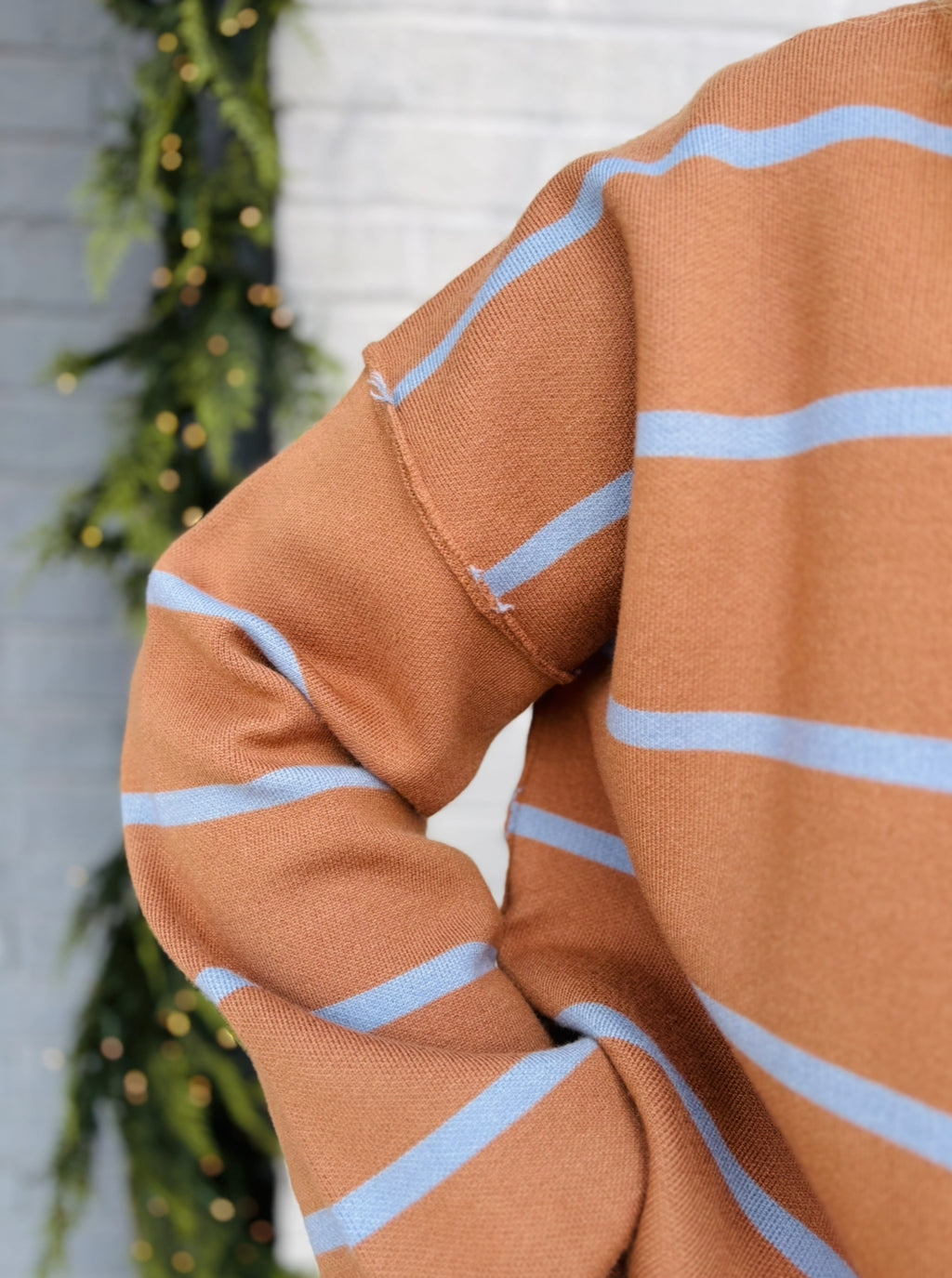 COCO STRIPED TURTLENECK HIGH LOW SWEATER