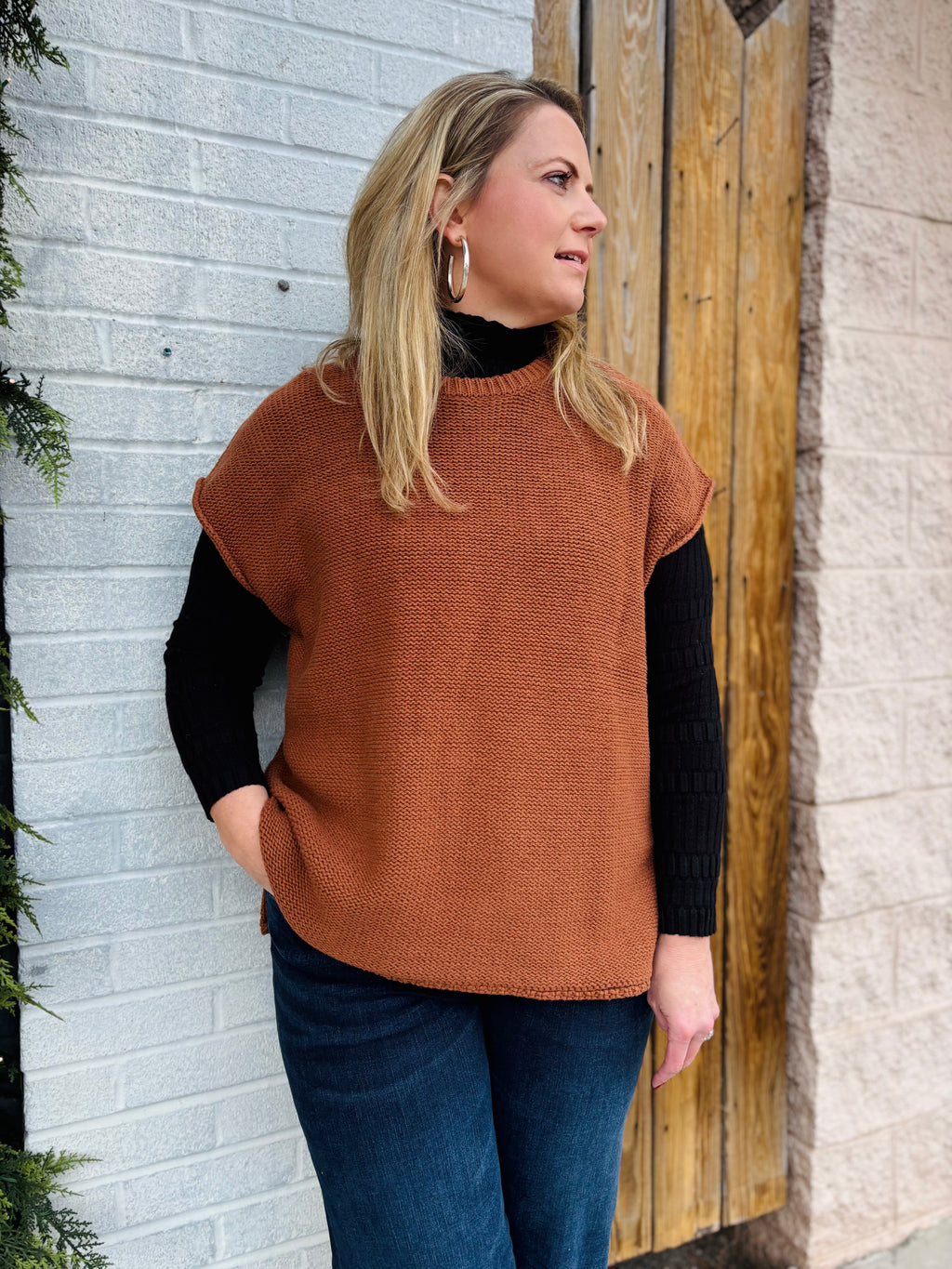 Rust Knit Short Sleeve Sweater with Side Slits