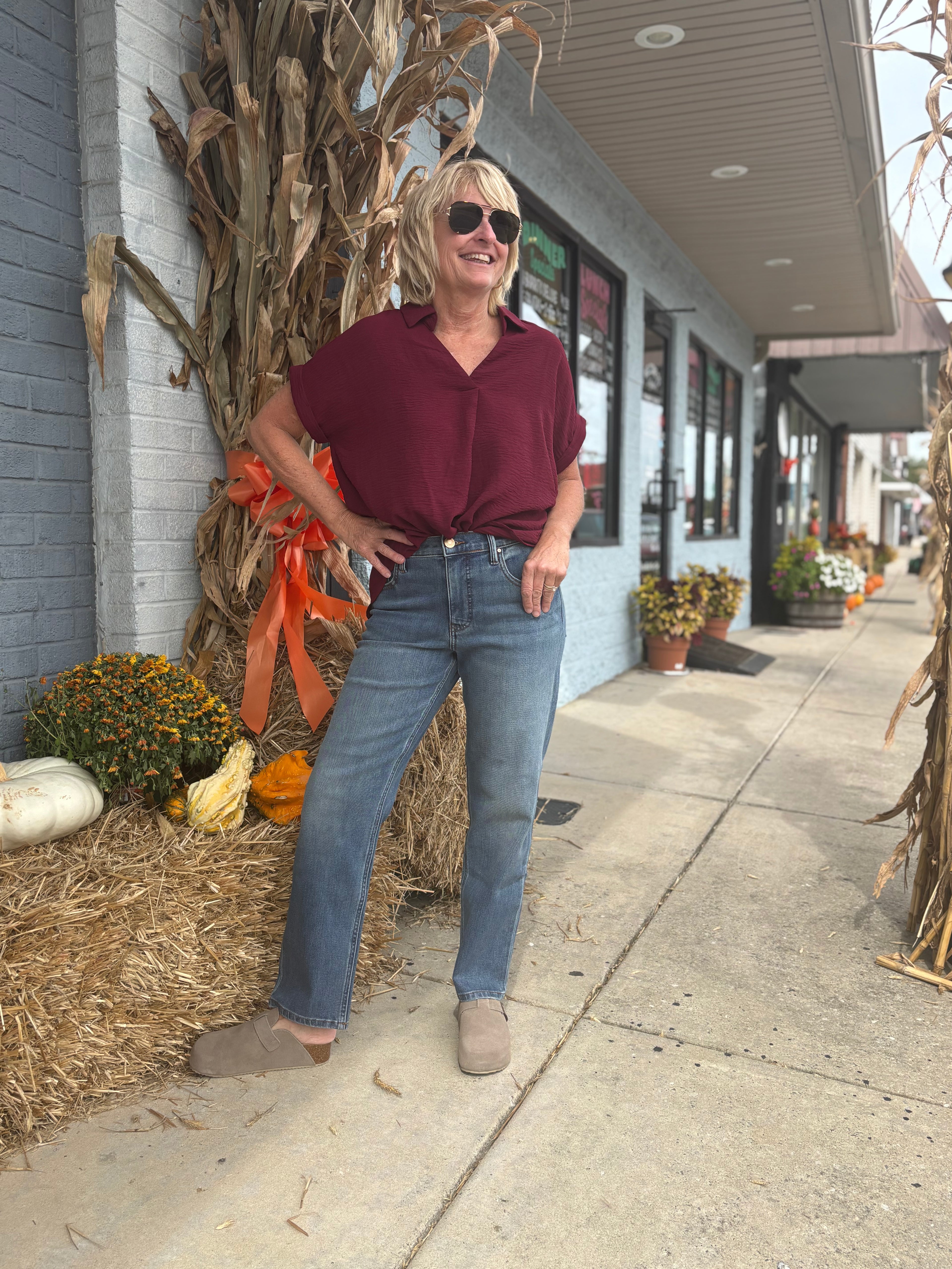 BURGUNDY SHORT SLEEVE COLLAR TOP