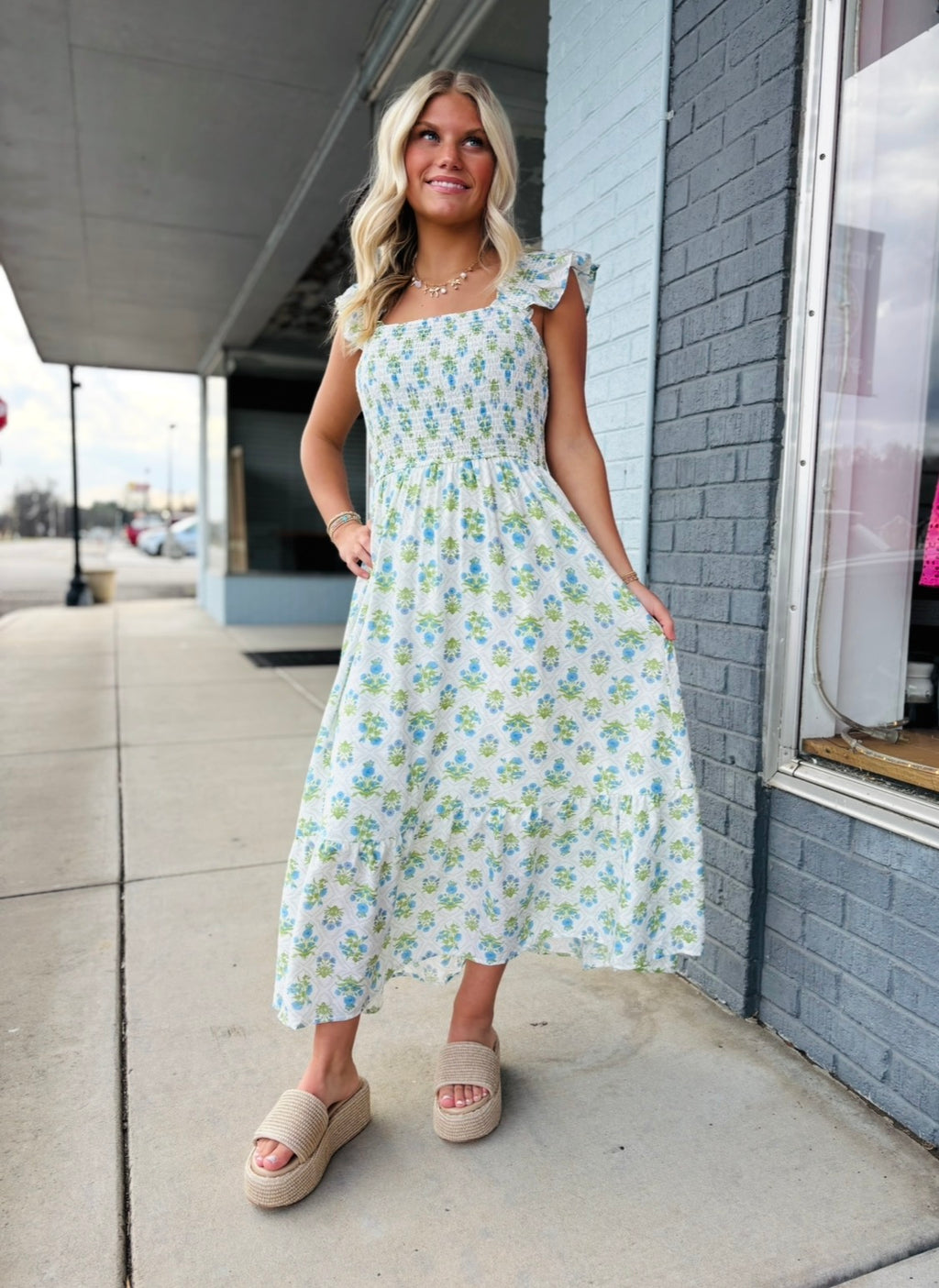 FLORAL TILE PATTERN SMOCKED SLEEVELESS MIDI DRESS: BLUE MULTI
