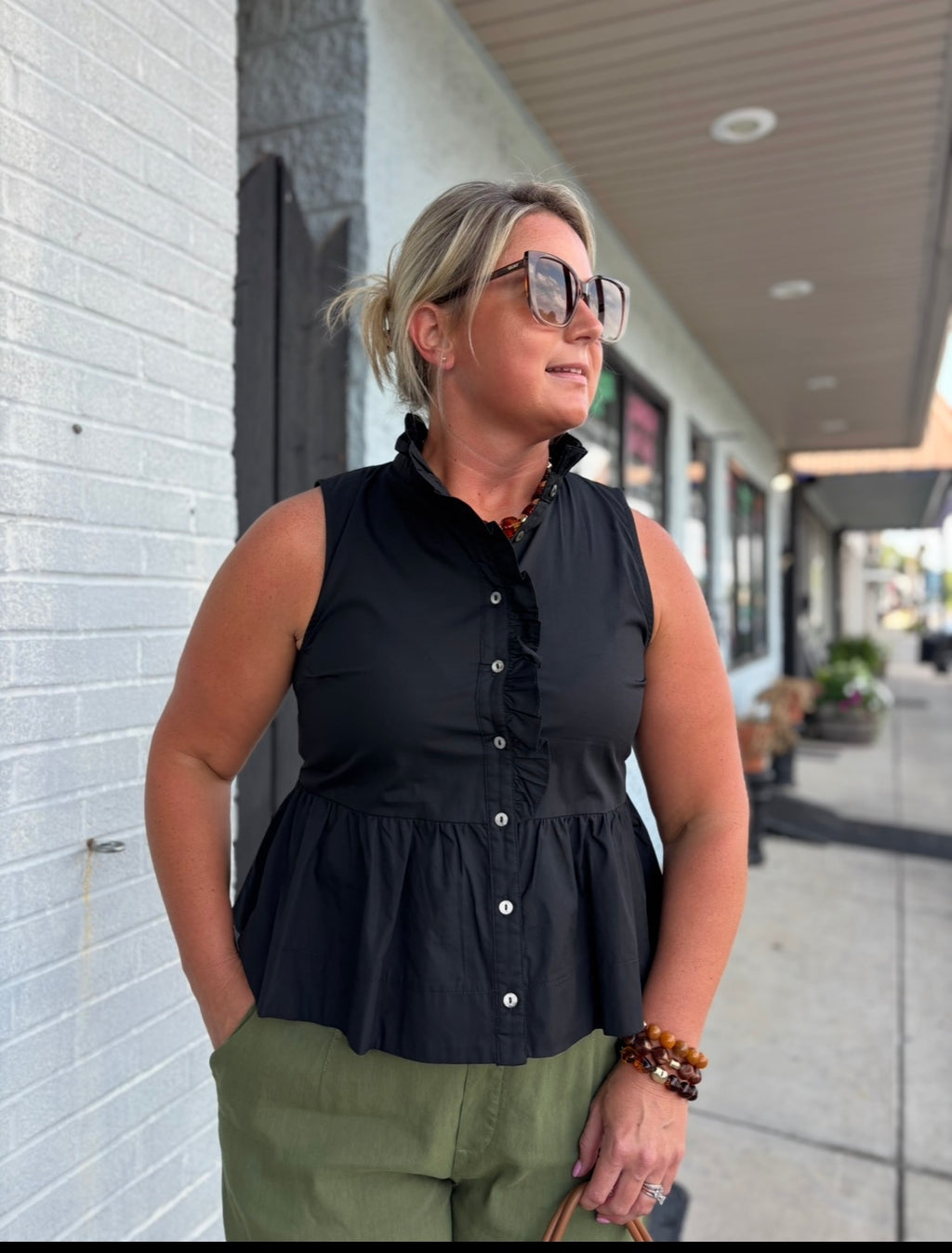 Black Solid Ruffle Collar Sleeveless Peplum Top with Ruffle Hem