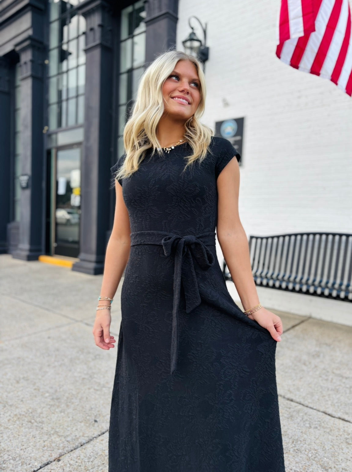 BLACK BELTED SHORT SLEEVE JACQUARD MIDI DRESS