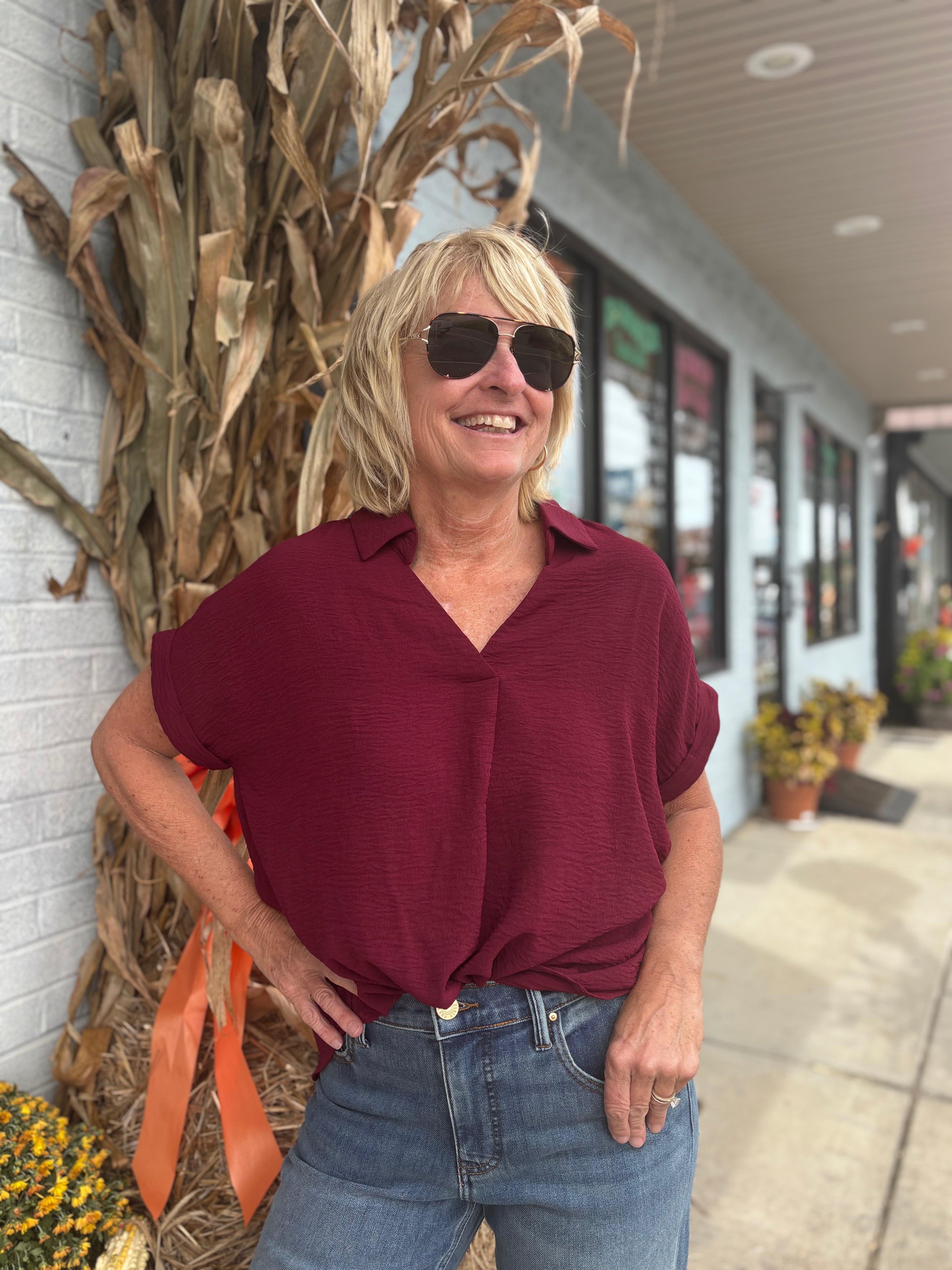 BURGUNDY SHORT SLEEVE COLLAR TOP