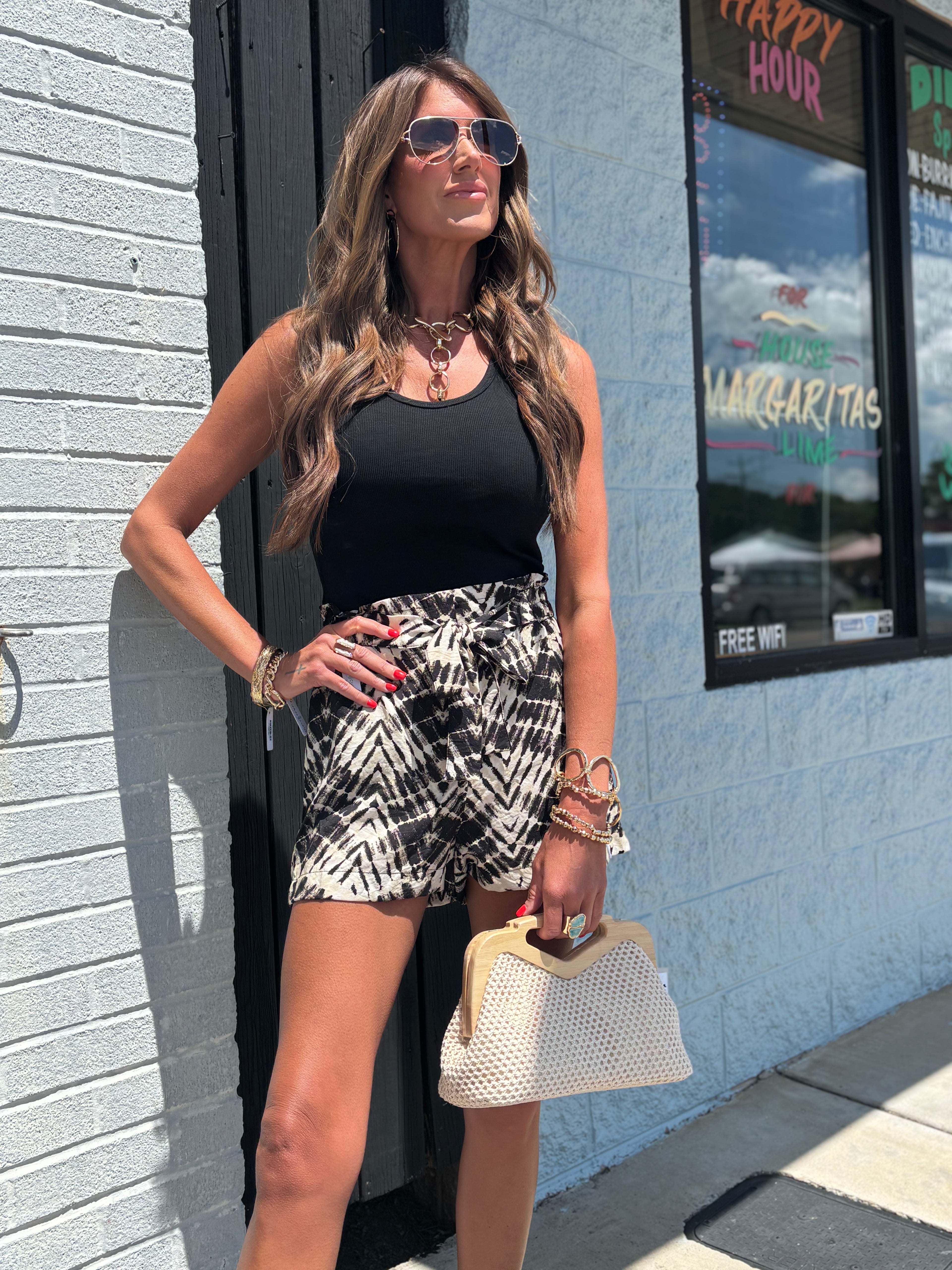BLACK CREAM WOVEN SHORTS