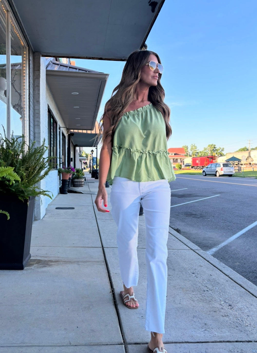 KUT Optic White Avery Easy Straight Leg Jean