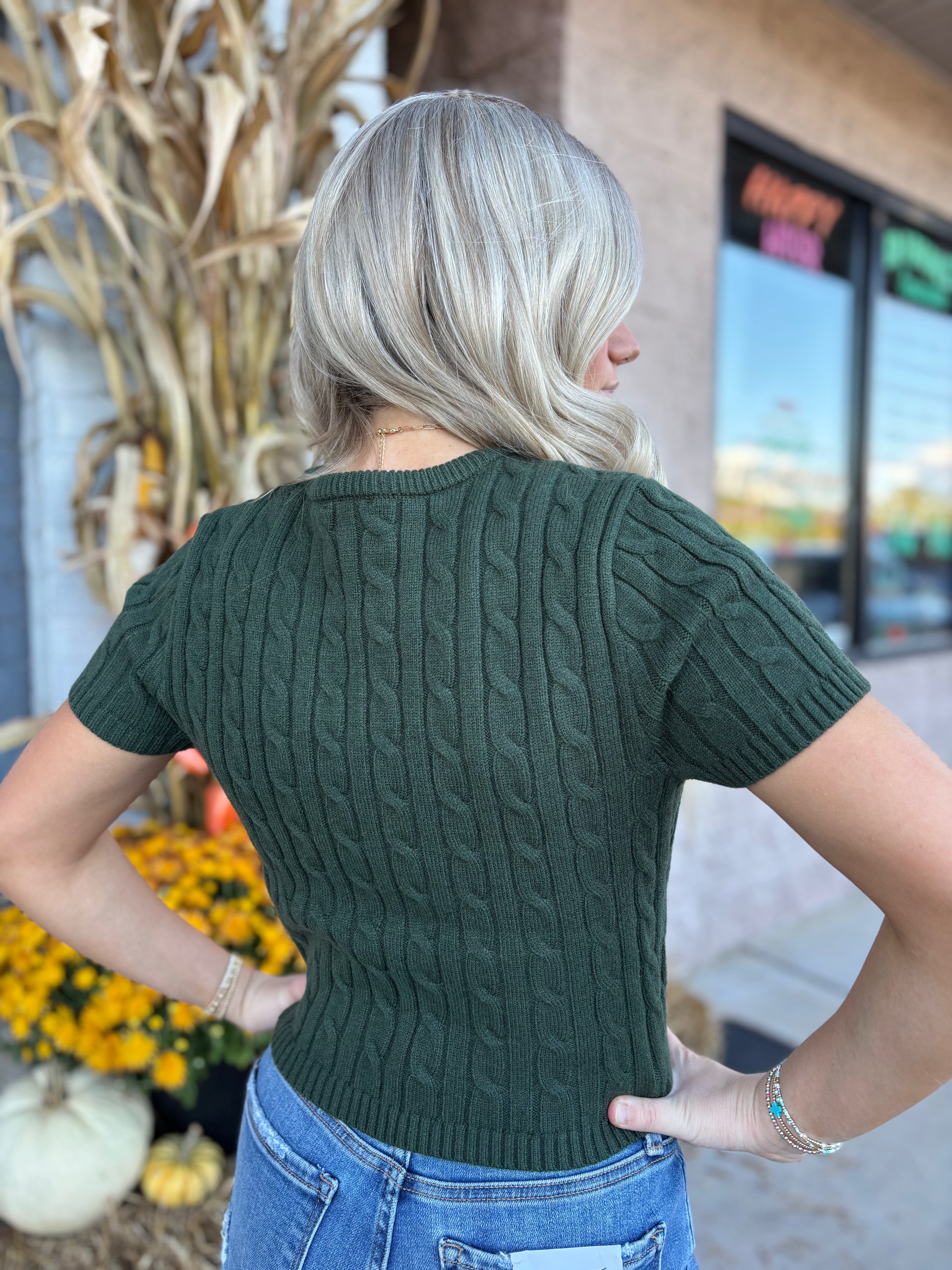 SHORT SLEEVE CABLE SWEATER TOP: DK GREEN / XS