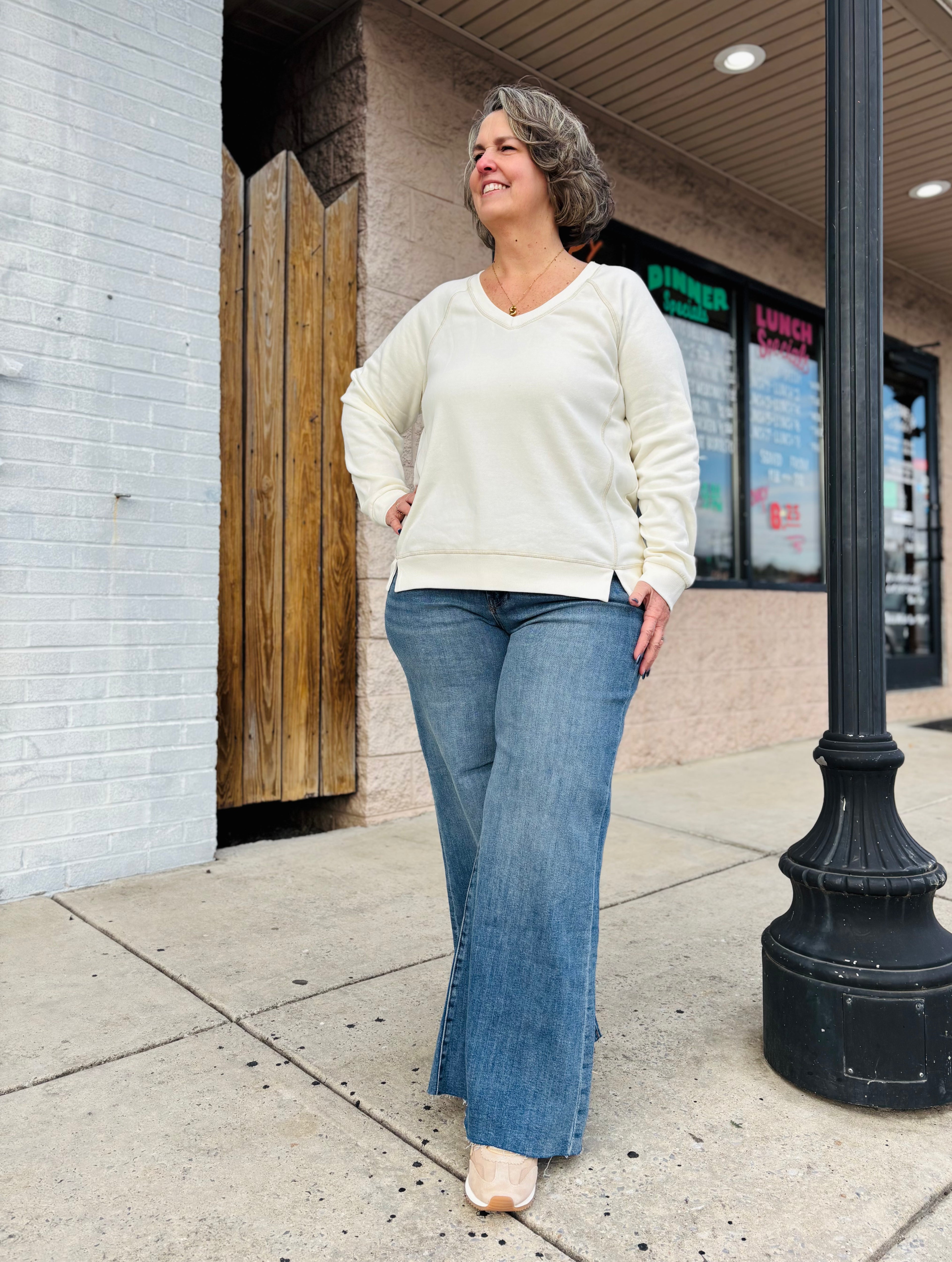 IVORY RUBY SWEATSHIRT