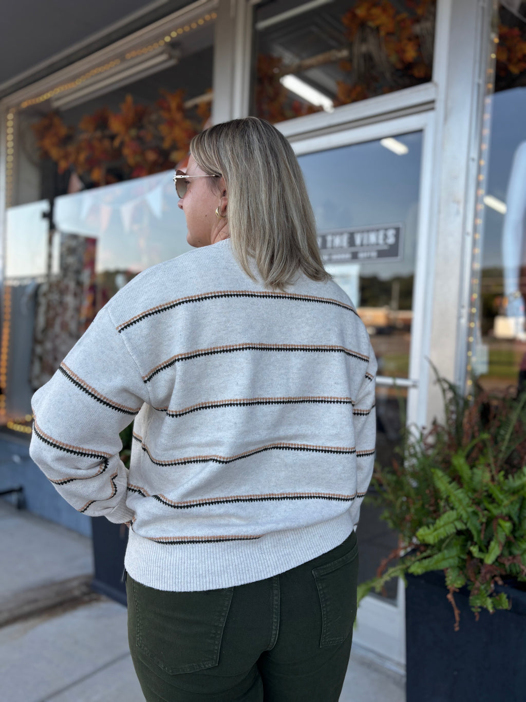 OLIVE CAMEL IVORY CREW NECK SWEATER