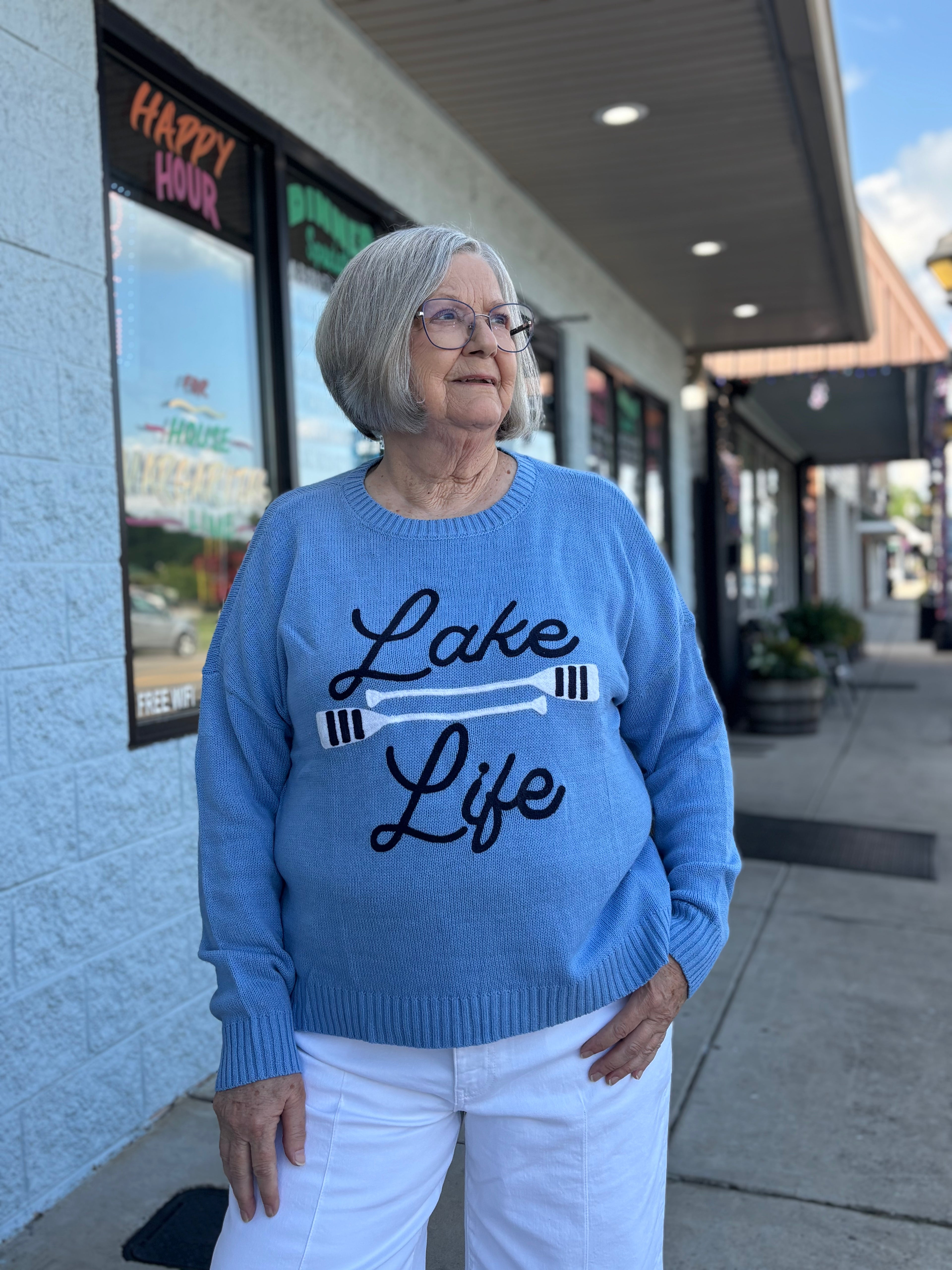 "LAKE LIFE" RELAXED FIT SWEATER: SMALL