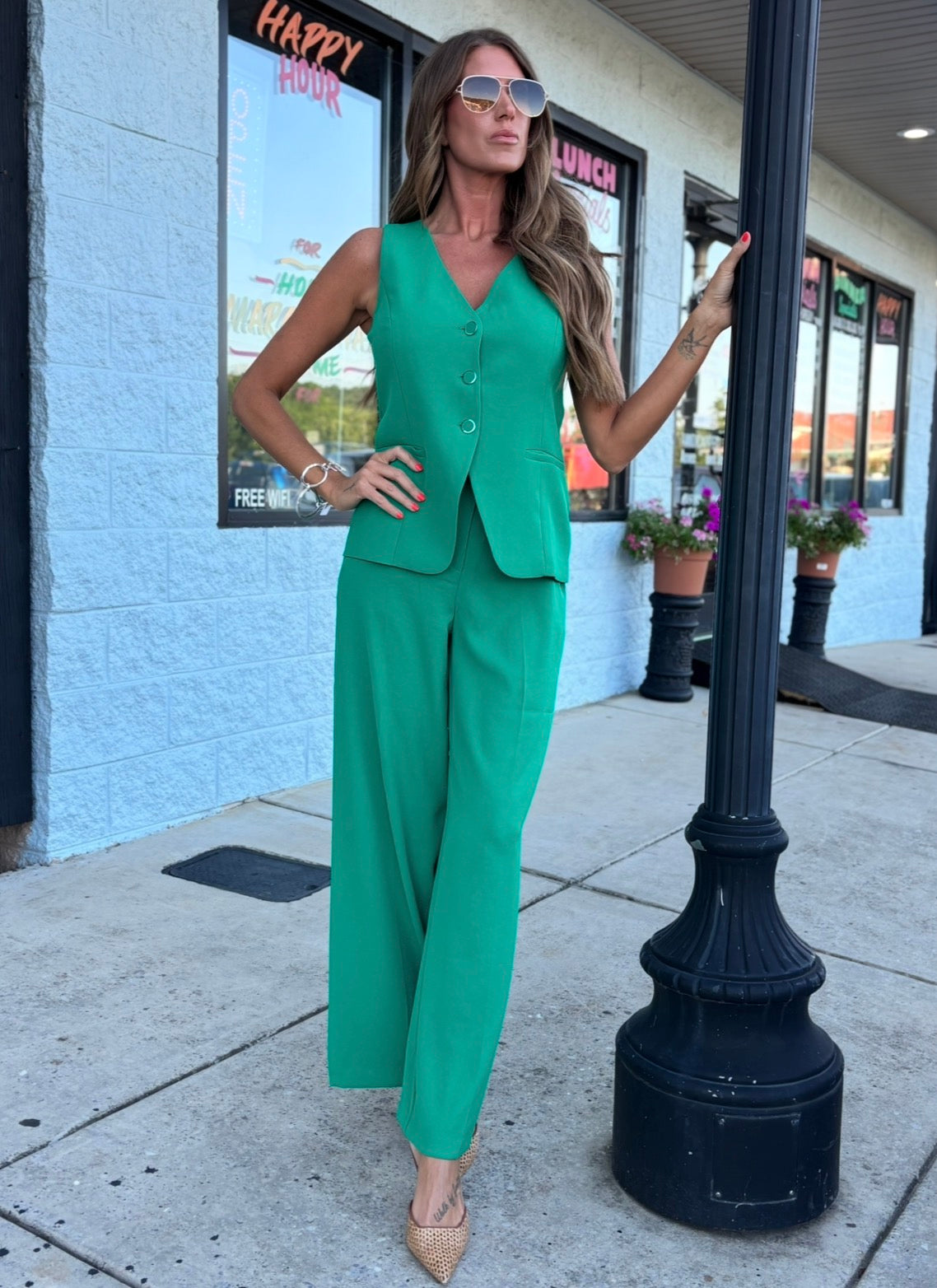 Kelly Green Tailored Button-Down Sleeveless Form-Fitting Vest
