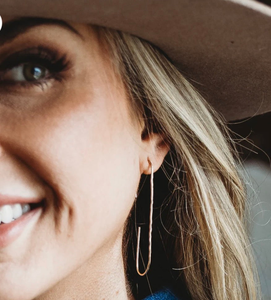 LOWEN GOLD LONG HOOP EARRING