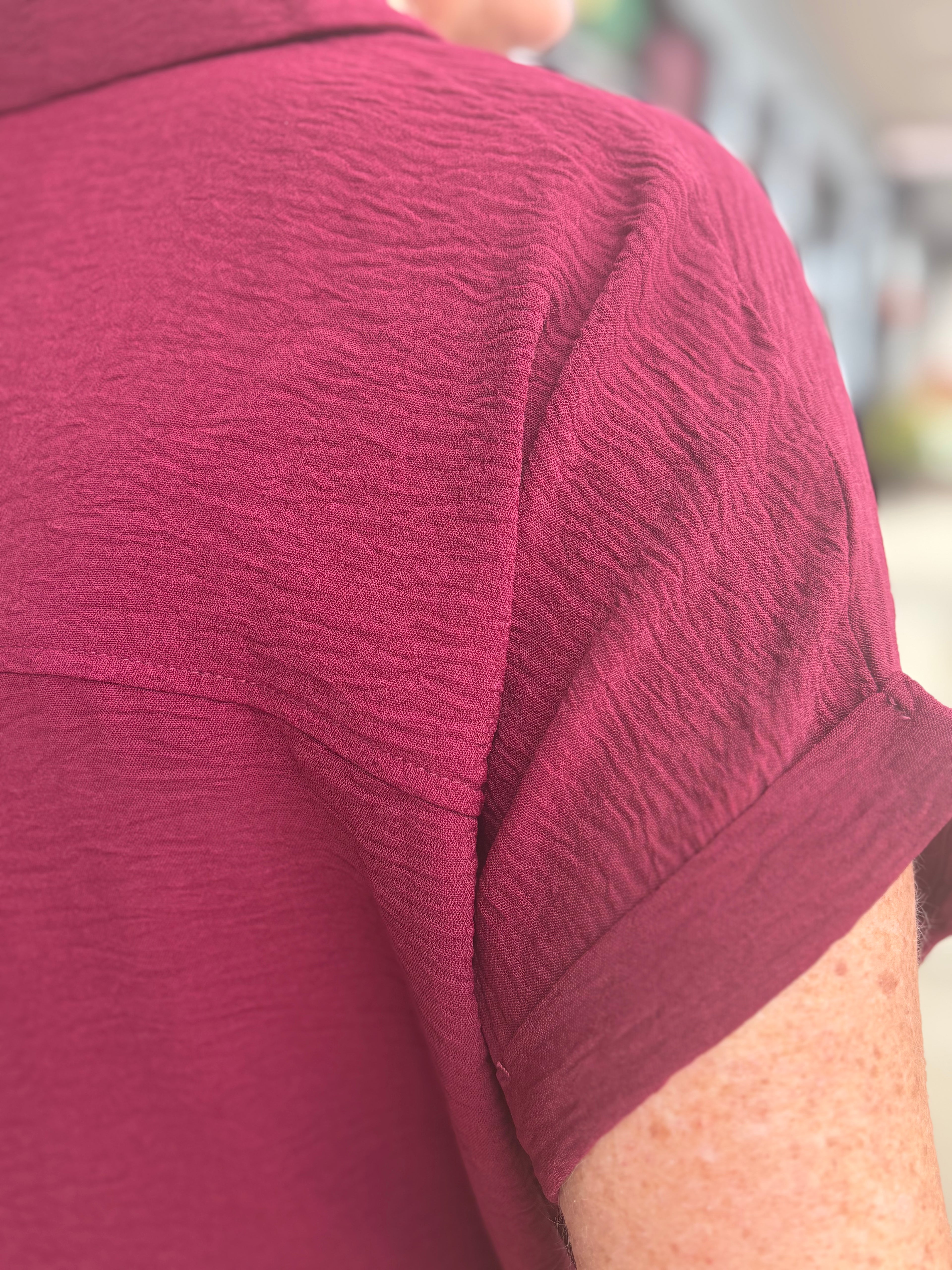 BURGUNDY SHORT SLEEVE COLLAR TOP