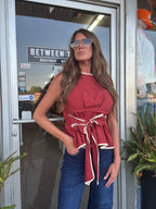 BRICK SLEEVELESS BOW DETAIL TIE WAIST TOP – ENTRO